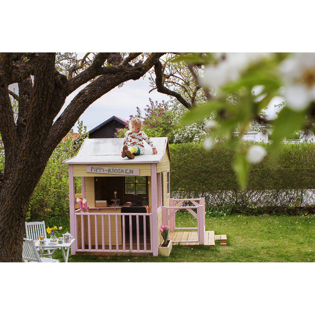 Lekstuga Jabo Lara 4,5 m² Trästuga med Sadeltak