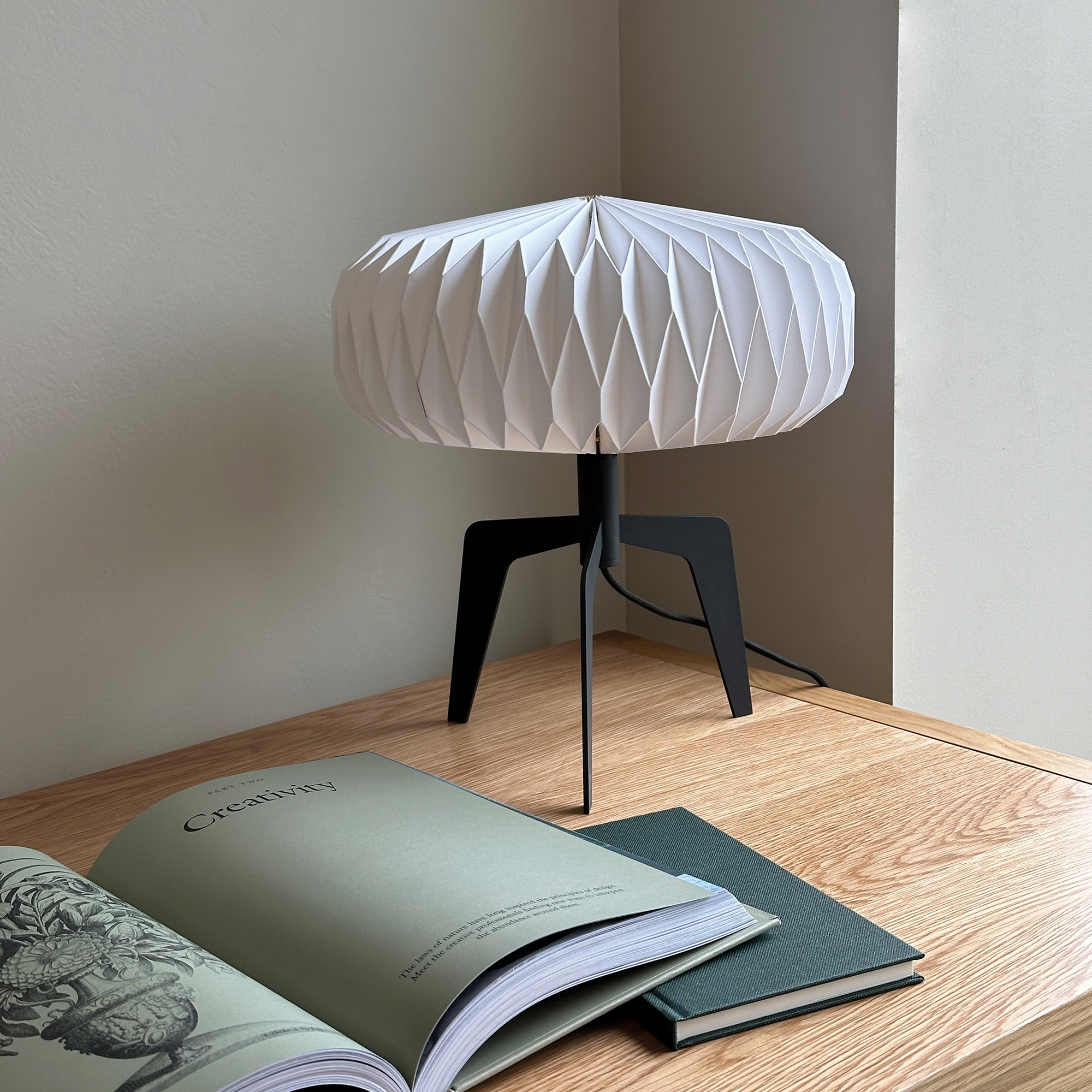 Bordslampa Dyberg Larsen Ventnor med Papperskärm