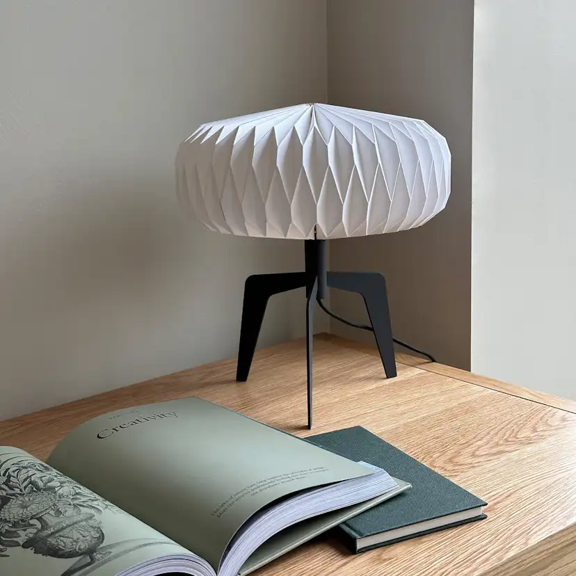 Bordslampa Dyberg Larsen Ventnor med Papperskärm