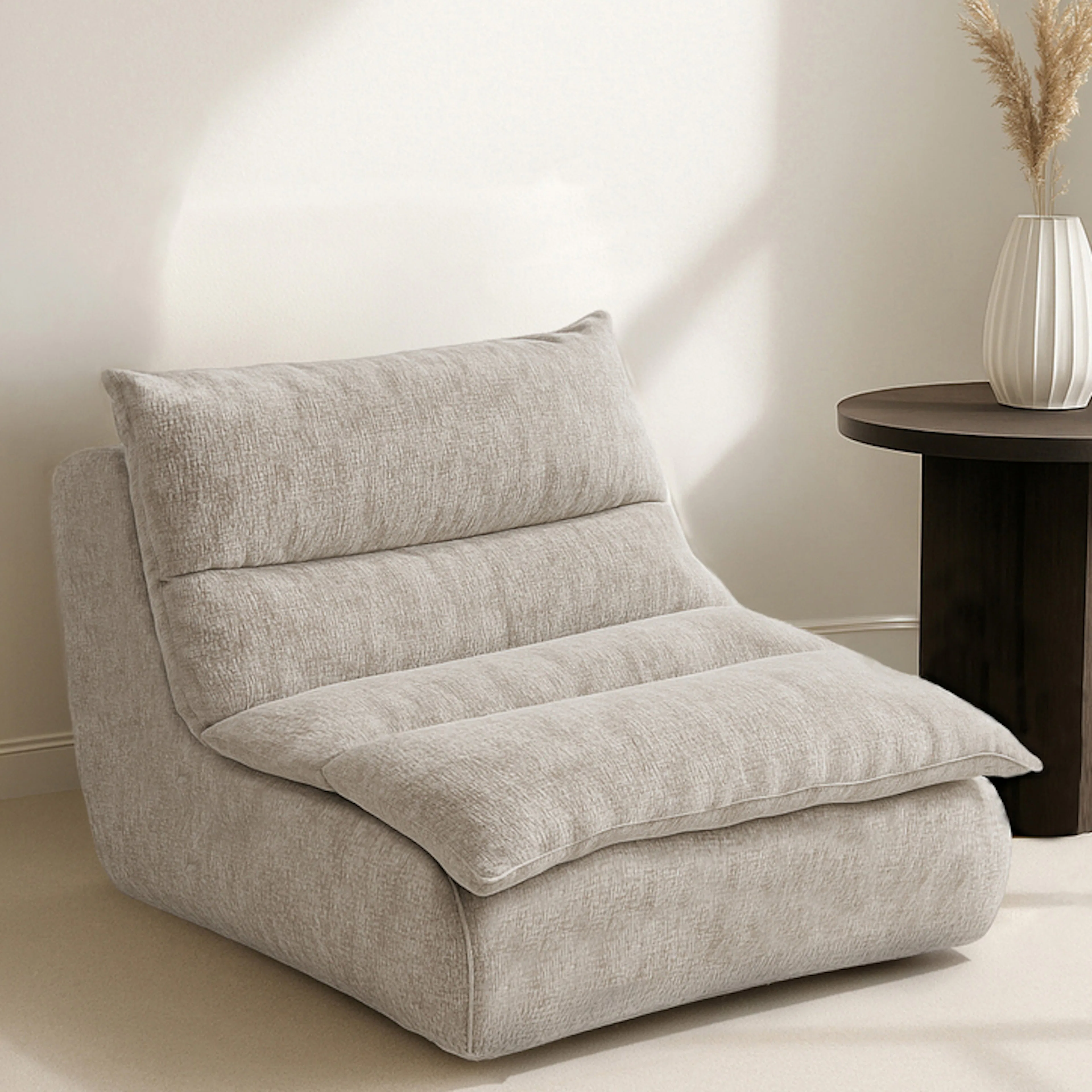 Selar Lounge Chair / White Fabric White