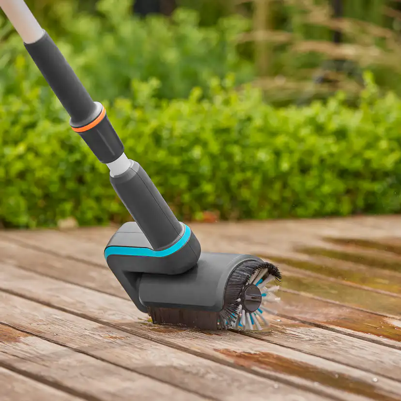 Altantvättset Gardena Batteridriven AquaBrush inkl. Batteri & Laddare