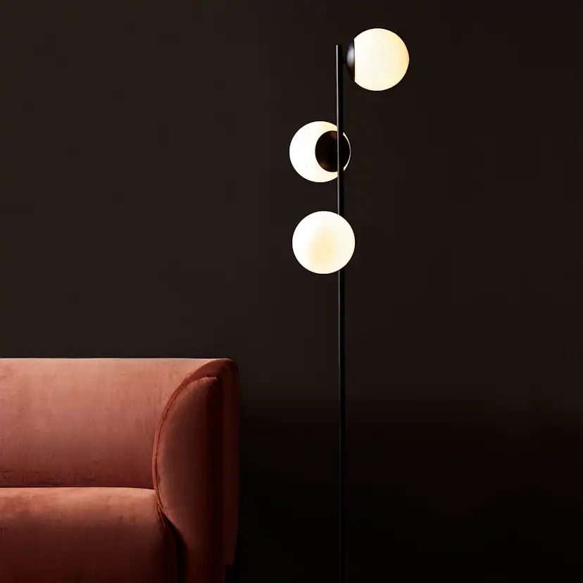 Golvlampa Nordlux Lilly i Svart Metall