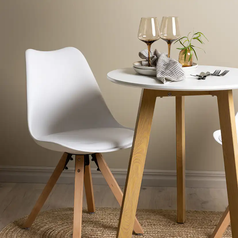 Matgrupp Venture Home Leonora Ø65 cm med 2 st Zeno stolar Vit