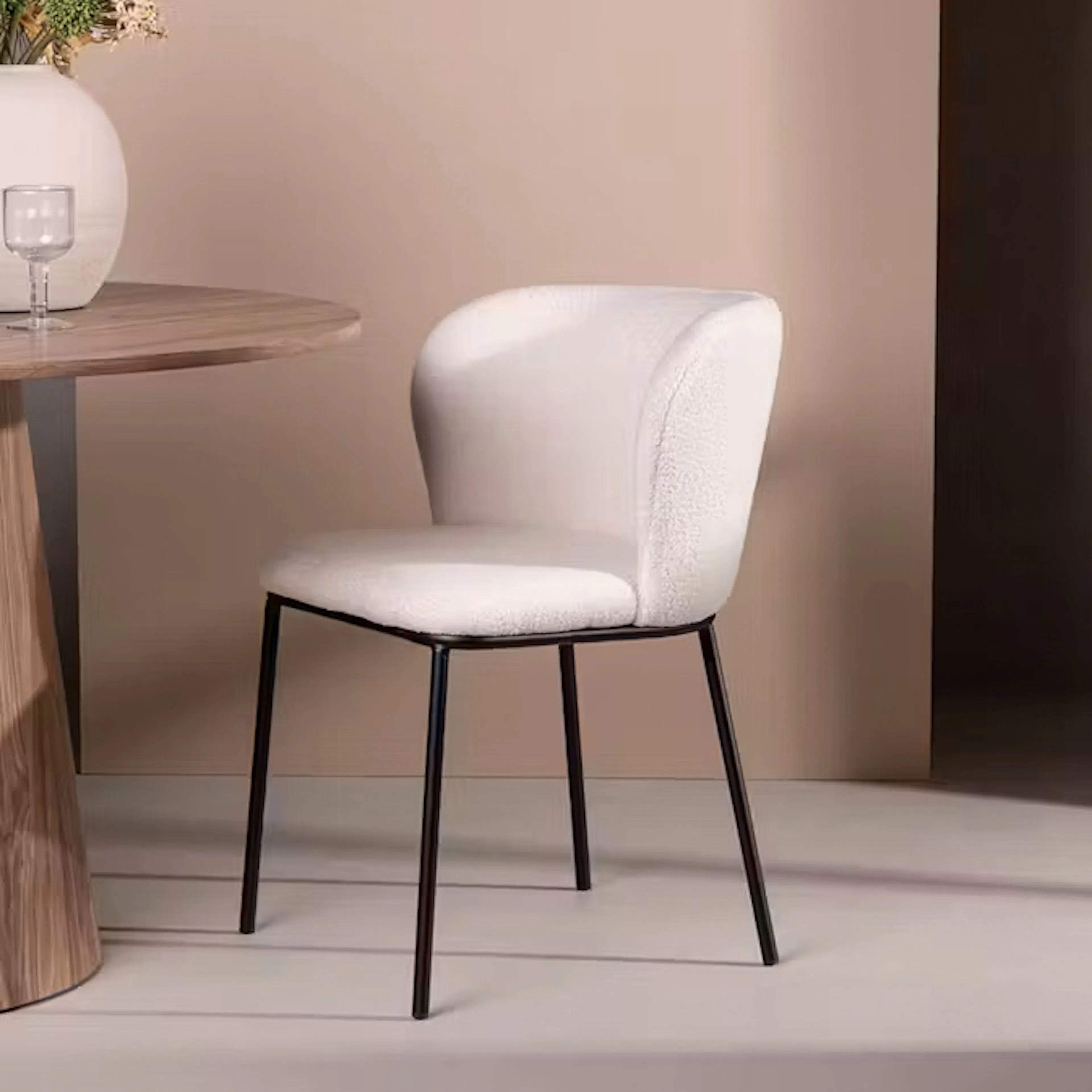 Matstol Venture Home Edina Vit Stol i Boucle 2 st