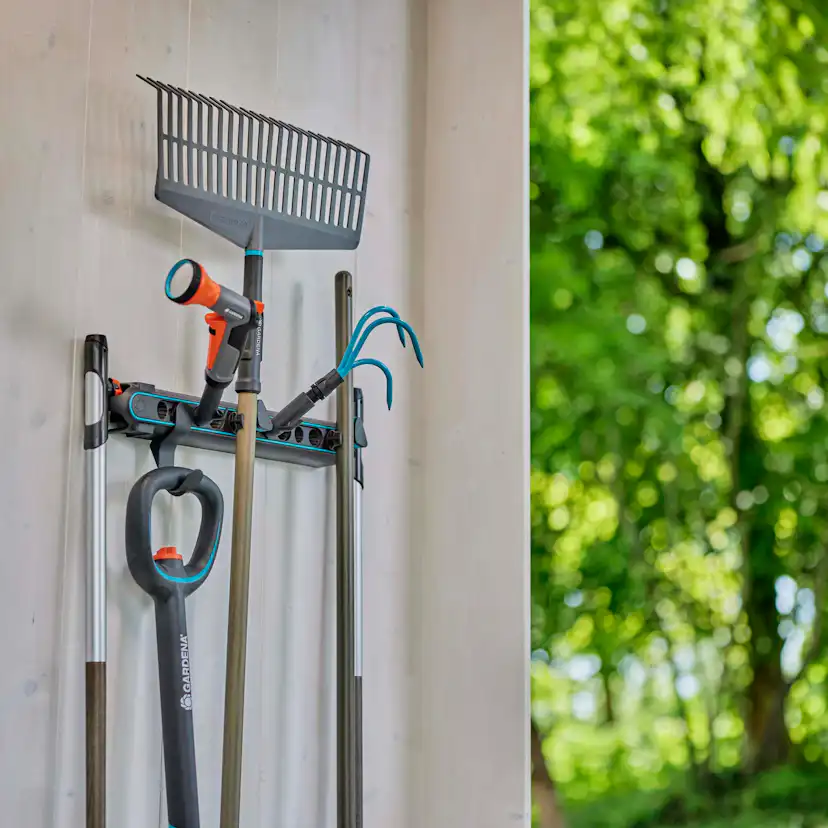 Premiumpaket Gardena Combisystem Räfsa & Kratta Med Luckrare & Förvaring