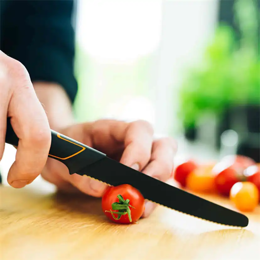 Tomatkniv Fiskars Edge 13 cm Med Tandat Blad