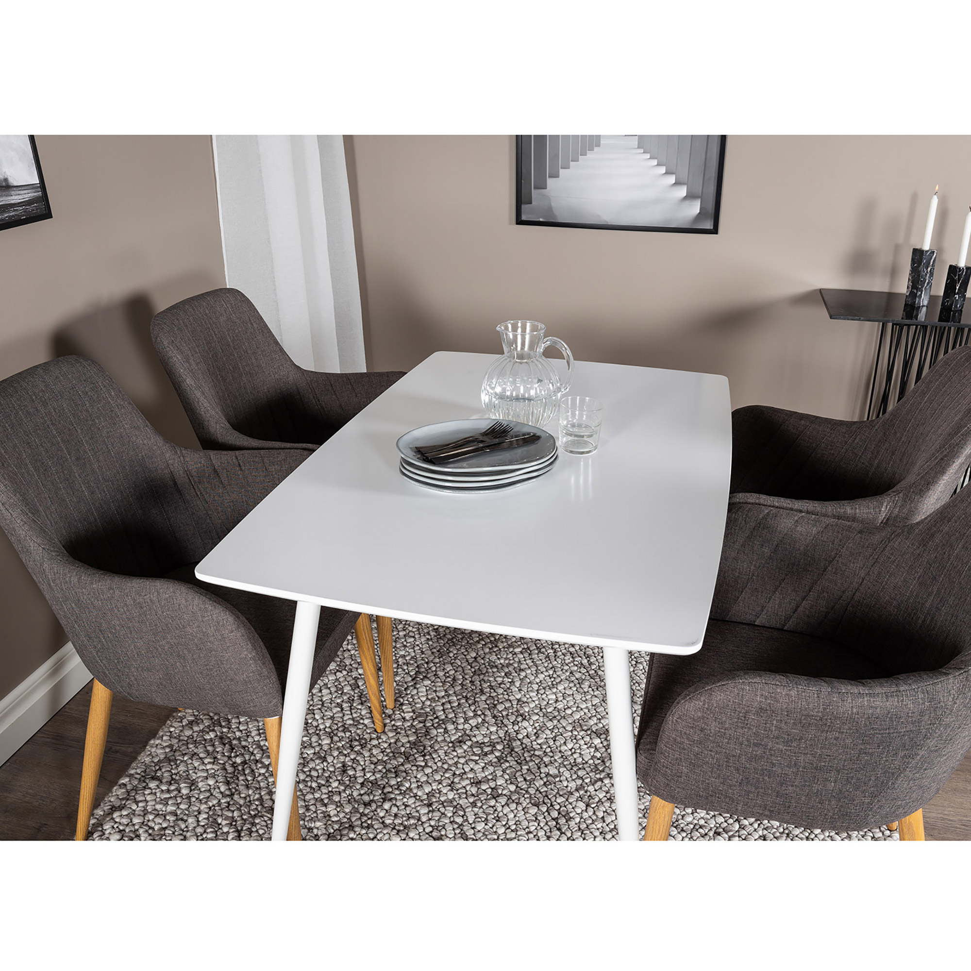 Matgrupp Venture Home Pobbie med 4 Corina Stolar