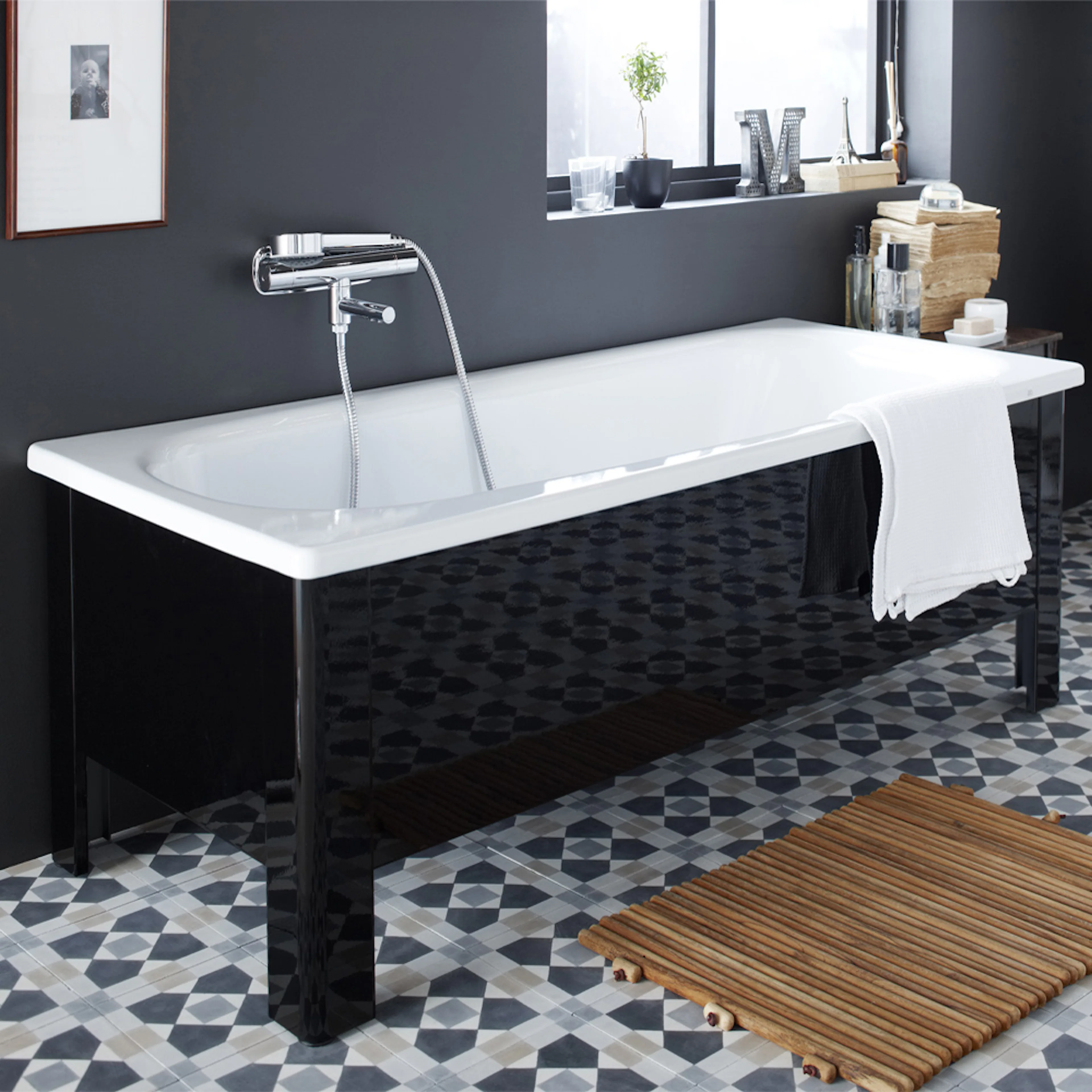 Halvfront med Stativ Ifö Caribia Svart