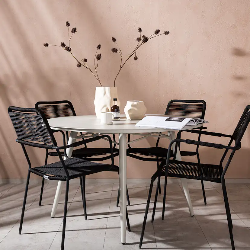 Matgrupp Venture Home Lina med 4 Lindos Stolar
