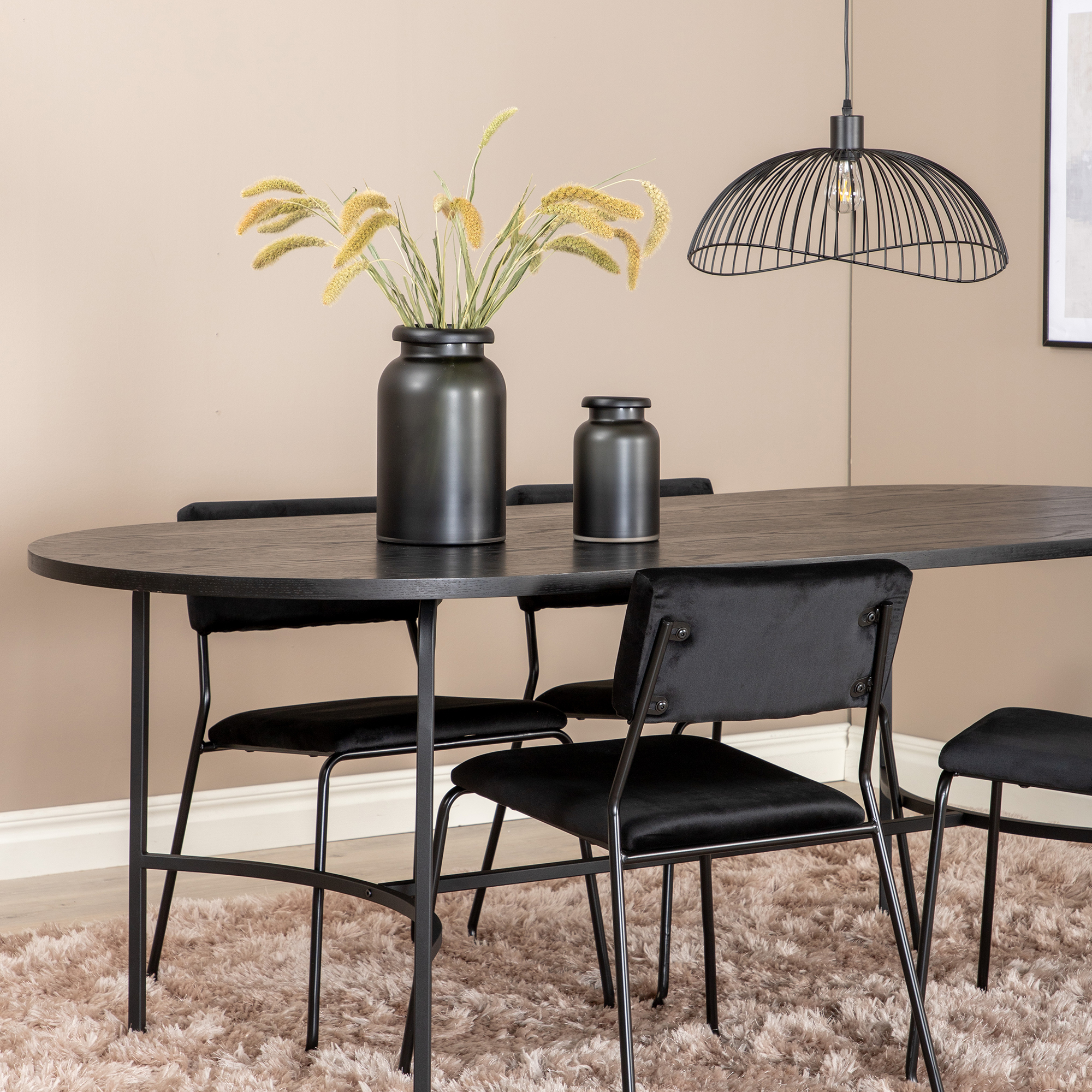 Matgrupp Venture Home San Francisco med 4 Kungshamn Stolar Sammet