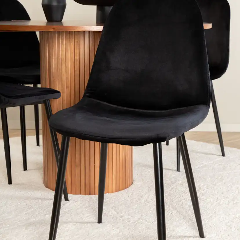 Matgrupp Venture Home med Bianca Matbord och 4 Pobbie Matstolar