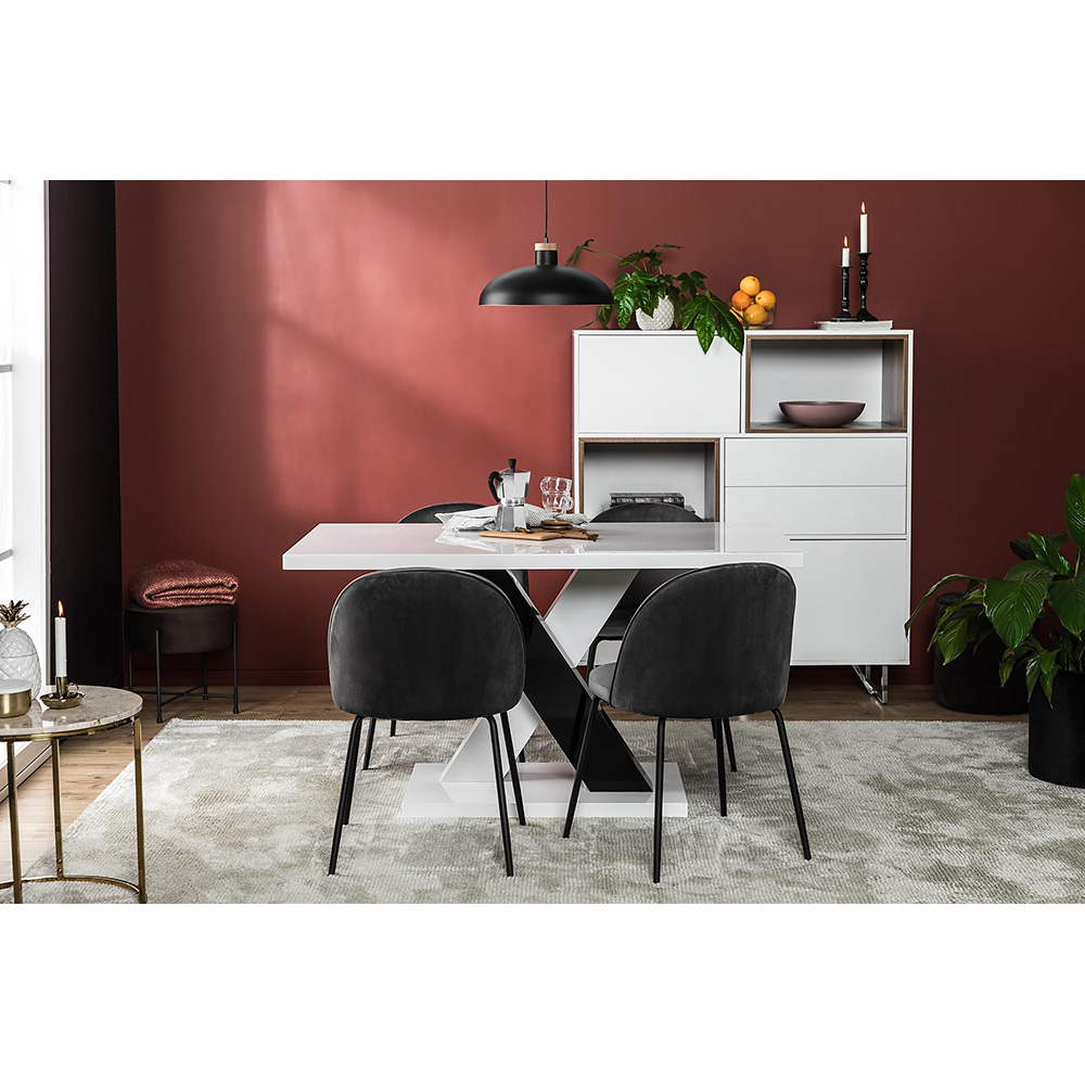 Matgrupp In Living Cesi 140 med 4 Felipe Stolar Sammet