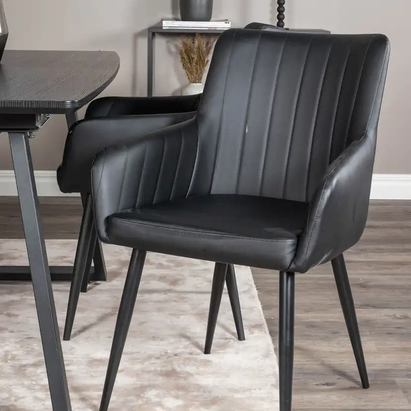 Matgrupp Venture Home Ina med 4 Corina Stolar Konstläder