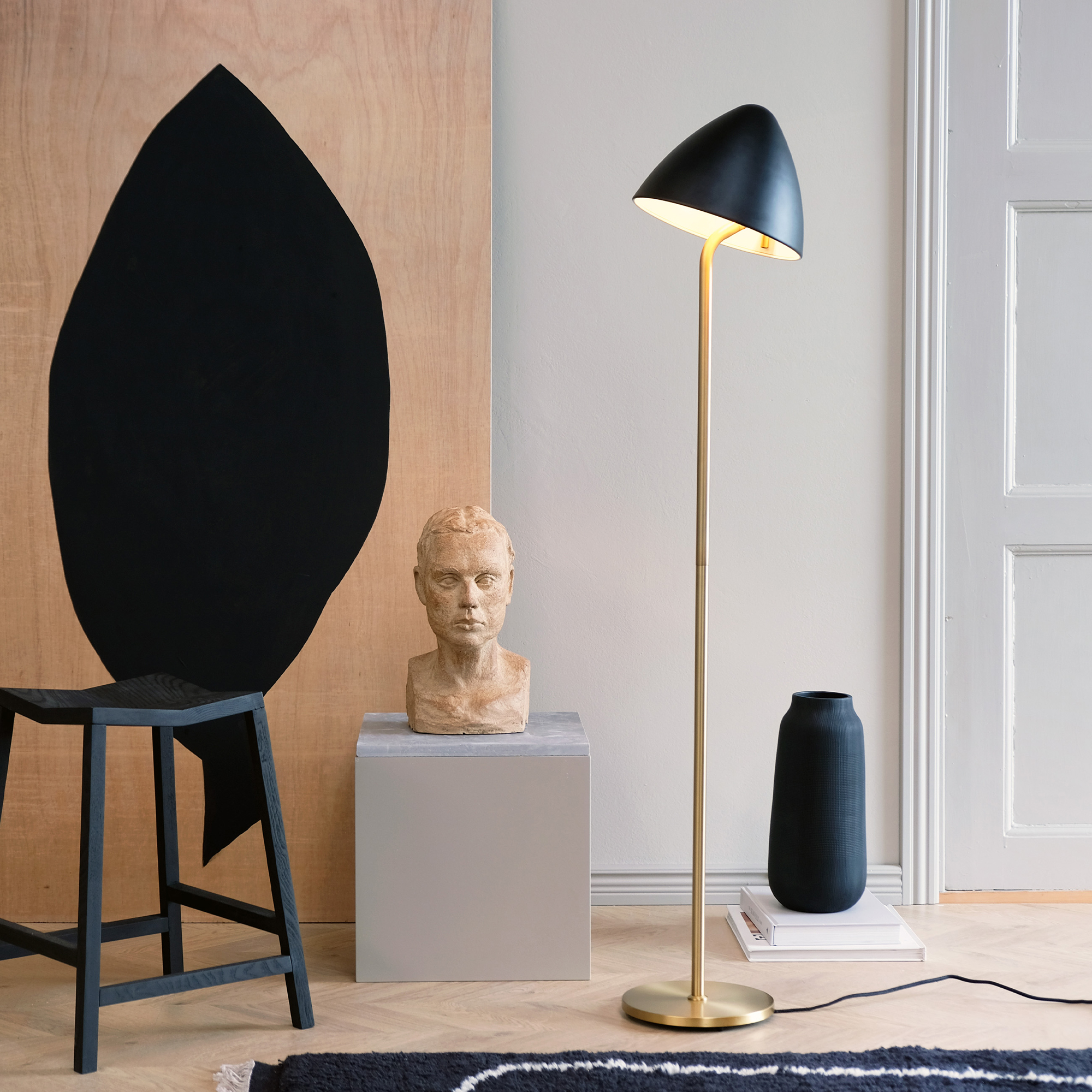 Golvlampa Dyberg Larsen Oulu