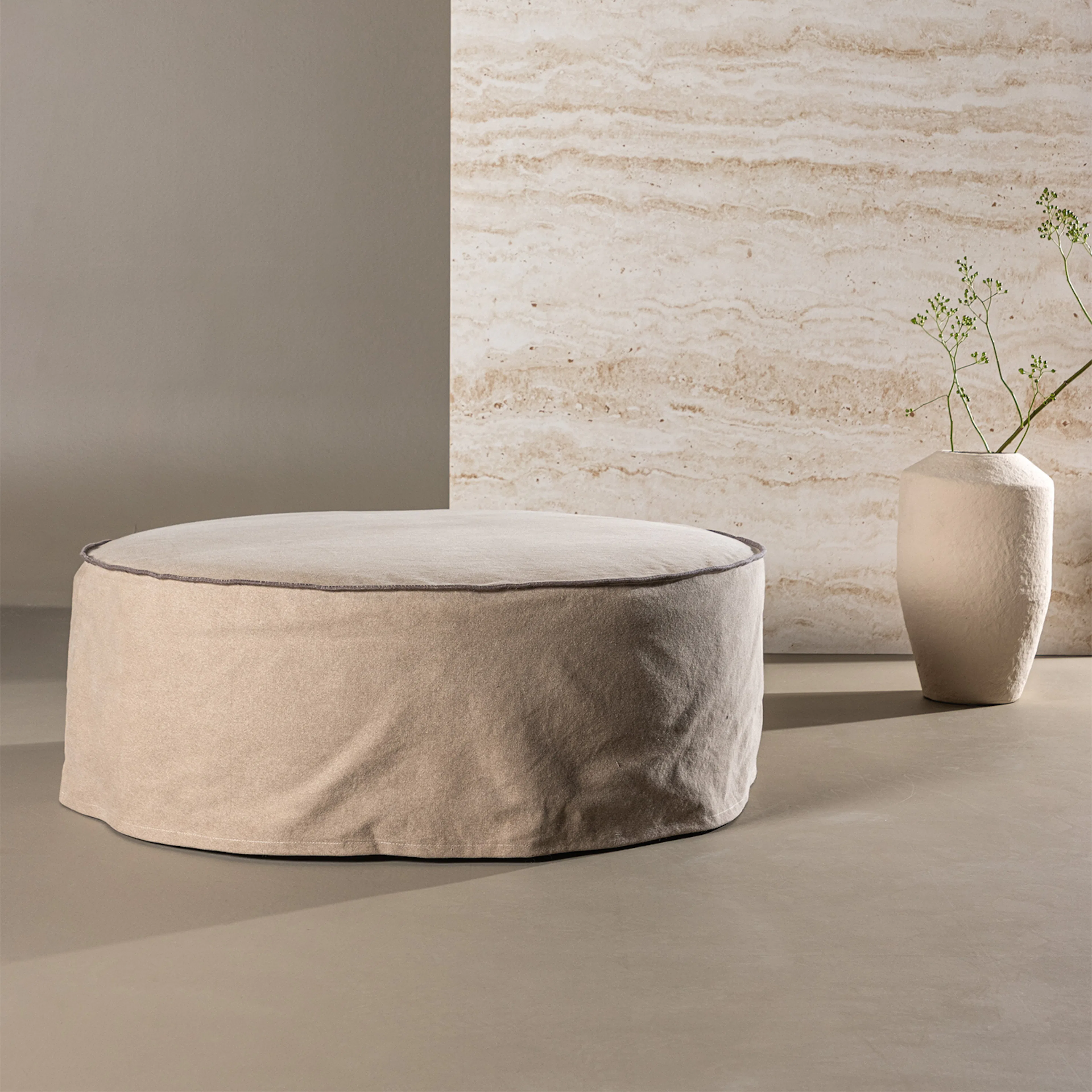 Vindö Ottoman ⌀101 - Brown Linen / Brun