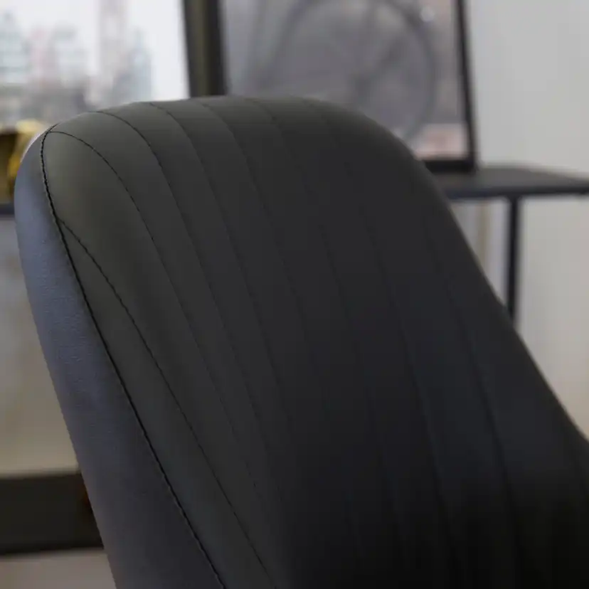 Matgrupp Venture Home Plake med 4 Corina Stolar Läder