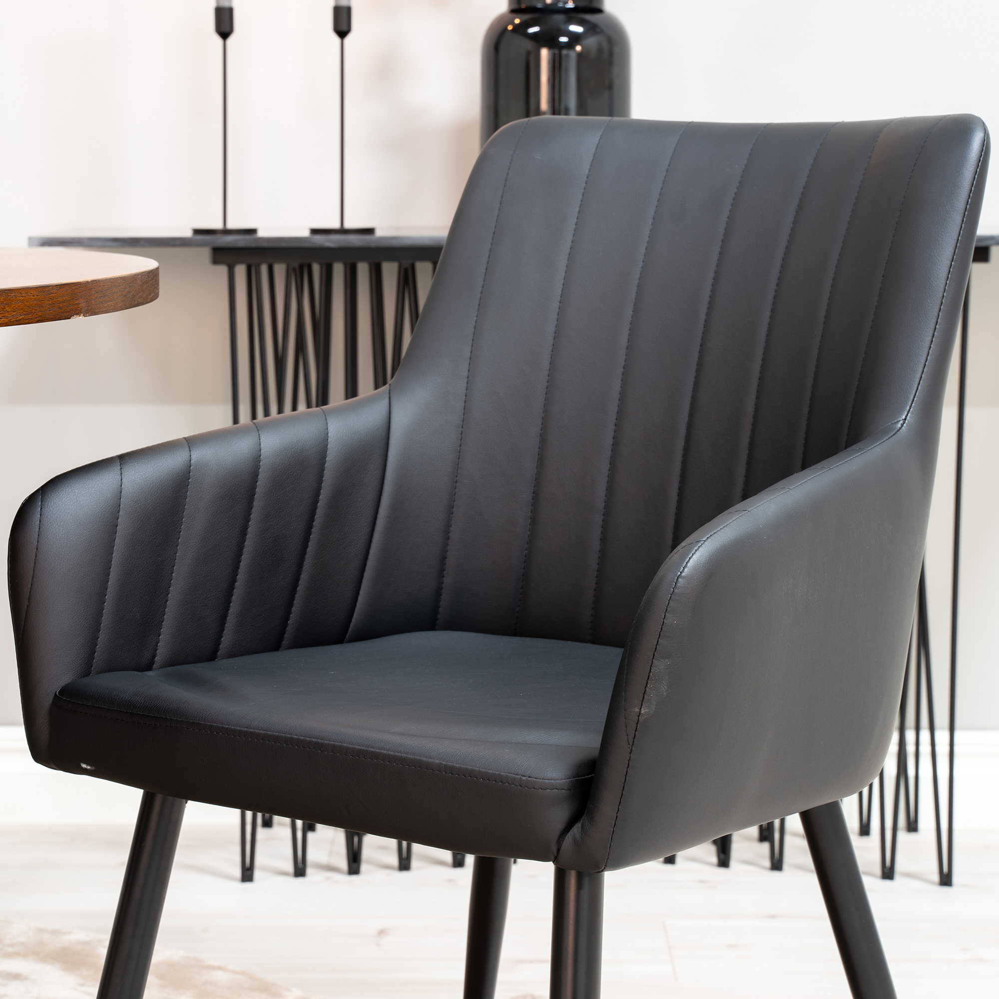 Matgrupp furniture/fashion Copenhagen med 4 Corina Stolar