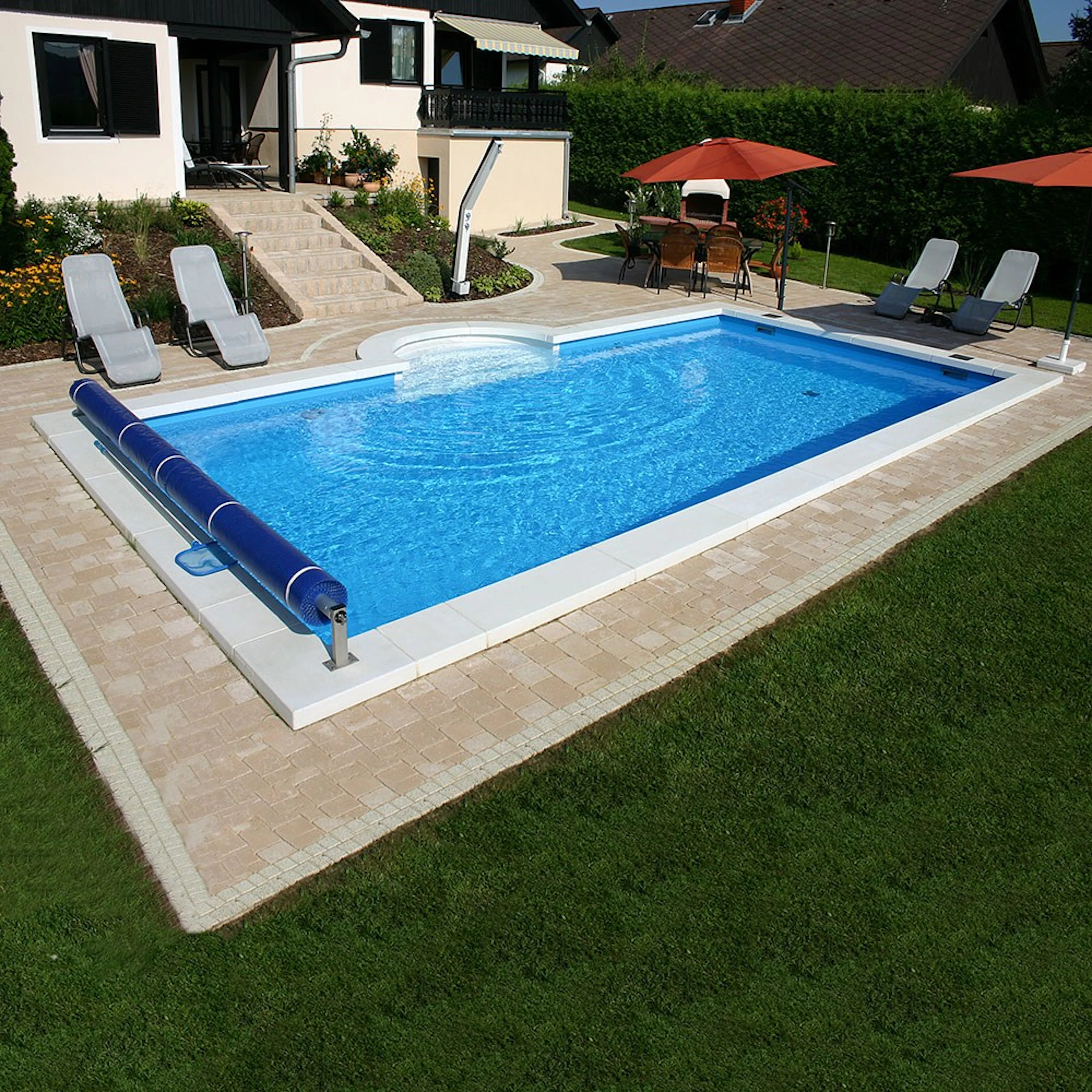 Pool & Spa