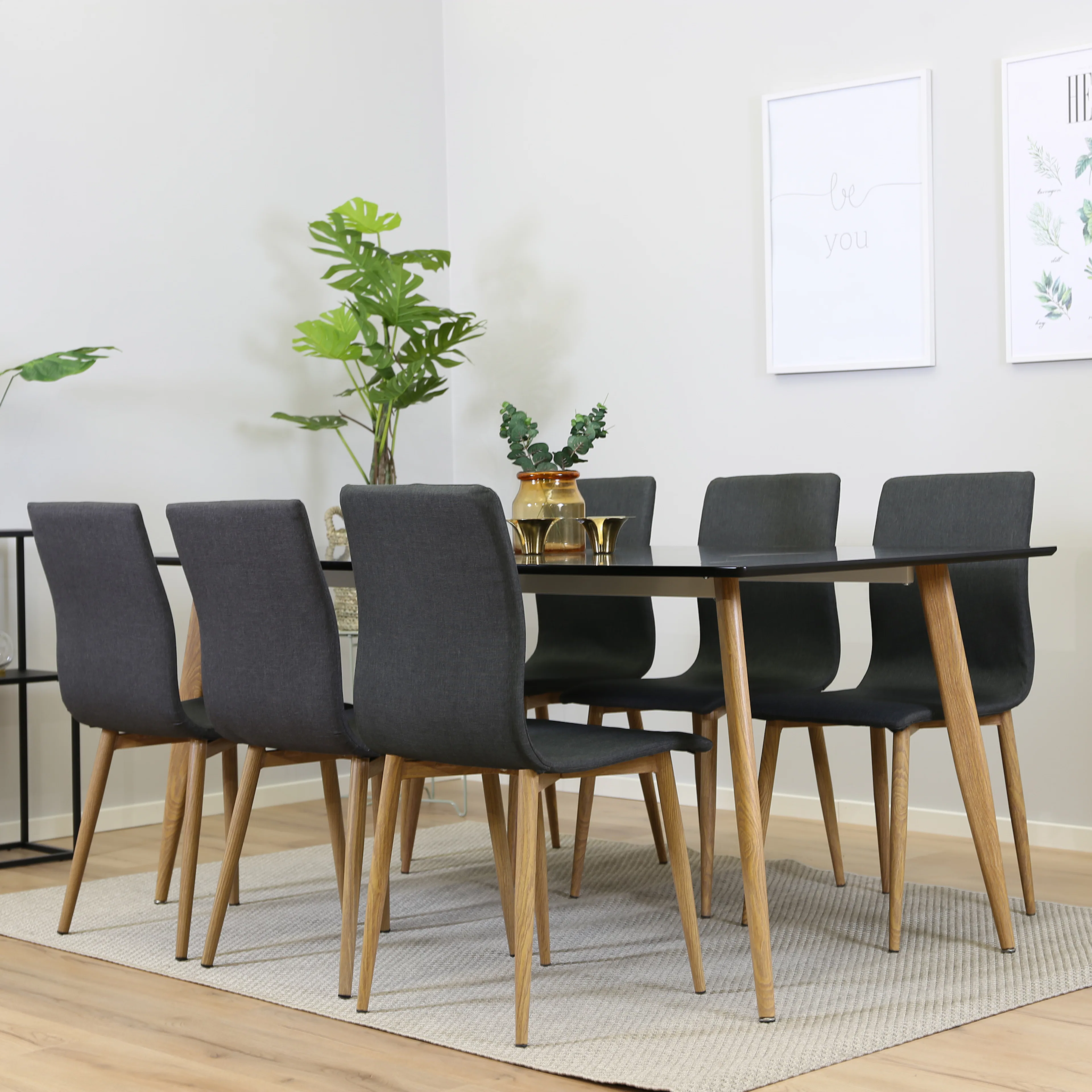 Matgrupp Venture Home Pobbie med 6 Walter Stolar