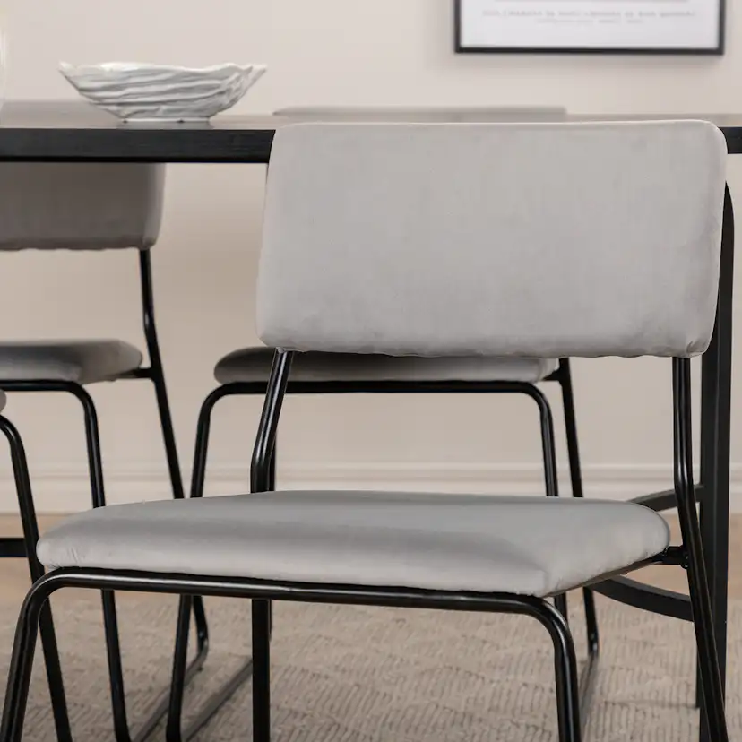 Matgrupp Venture Home San Francisco matbord och Kungshamn matstol