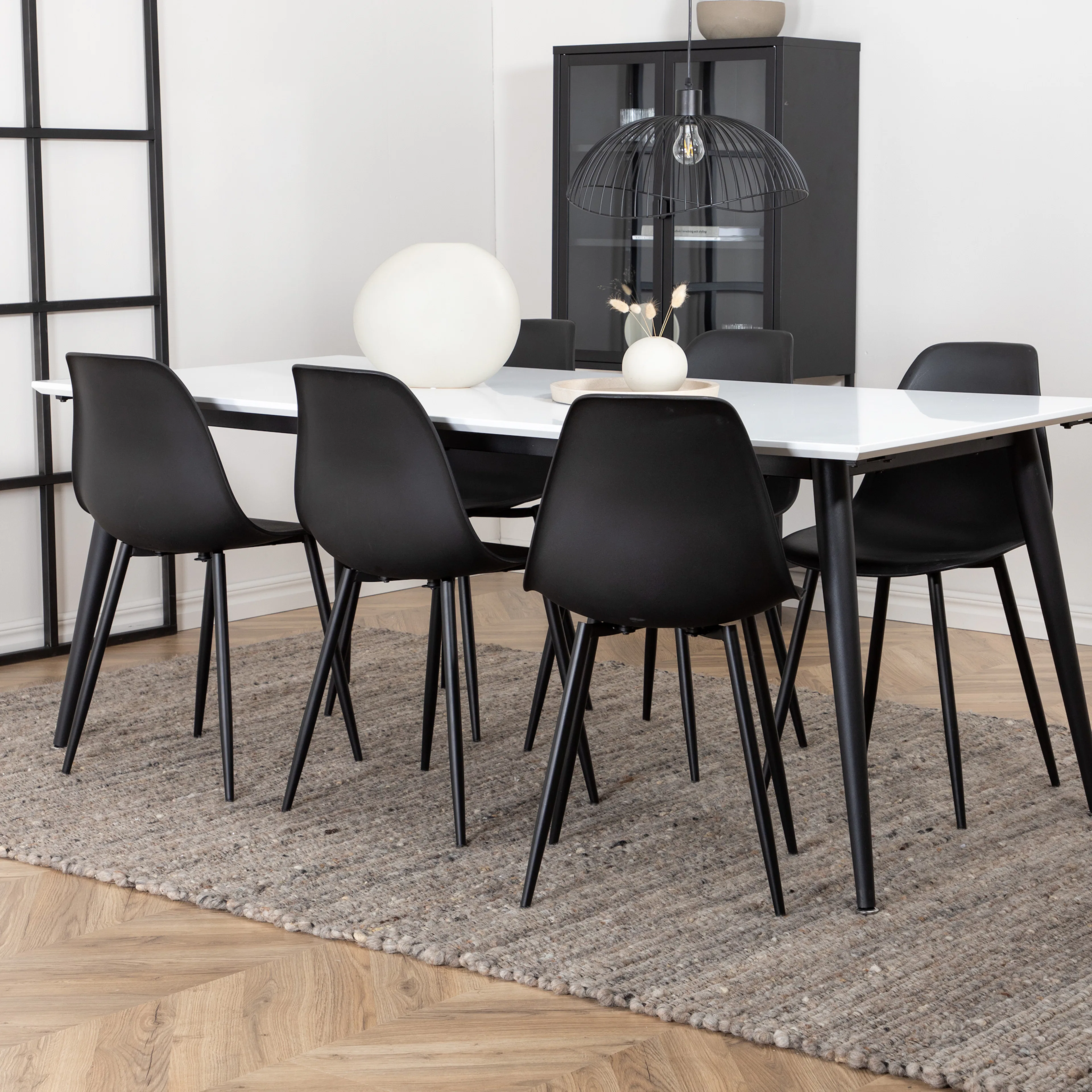 Matgrupp Venture Home Jolie med 6 Pobbie Stolar Järn