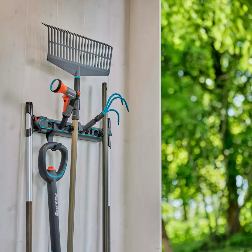 Premiumpaket Gardena Combisystem Räfsa & Kratta Med Luckrare & Förvaring