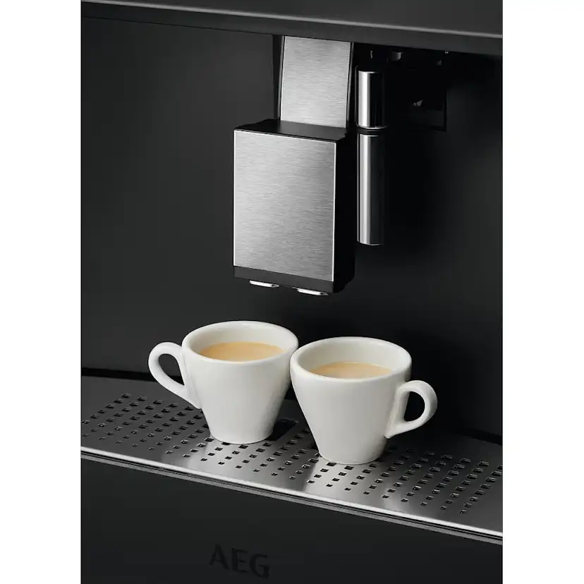 Inbyggnadsbar Kaffebryggare AEG KKB894500B med Mjölkkanna för Skum