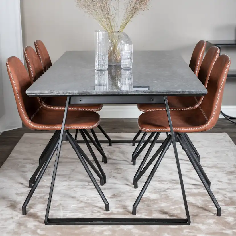 Matgrupp Venture Home Estelle med 6 Pobbie Stolar Konstläder