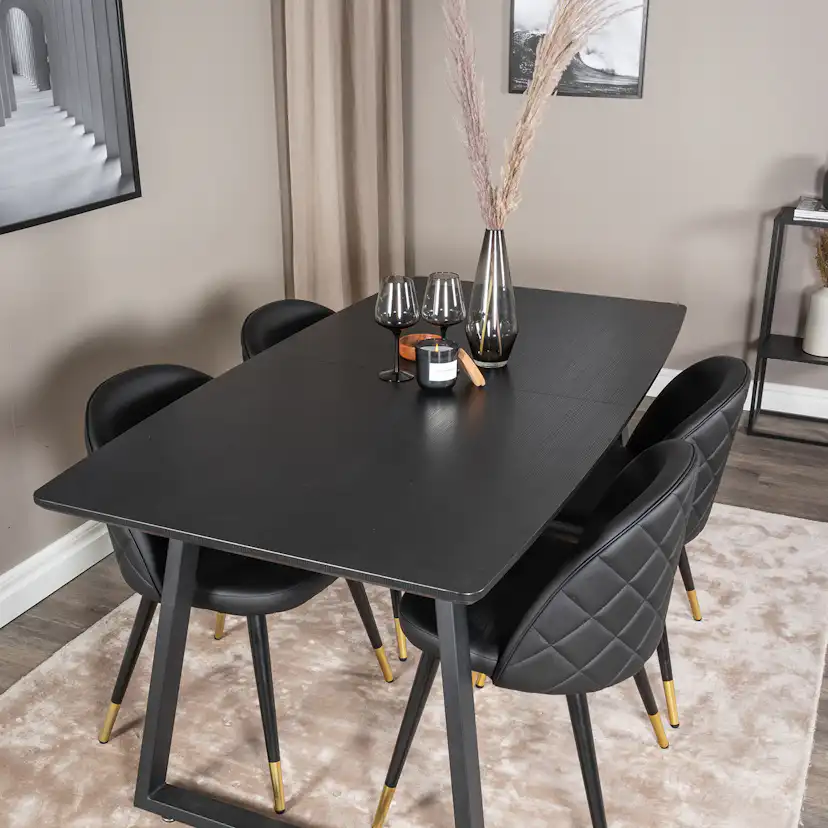 Matgrupp Venture Home Ina med 4 Valentina Stolar Konstläder