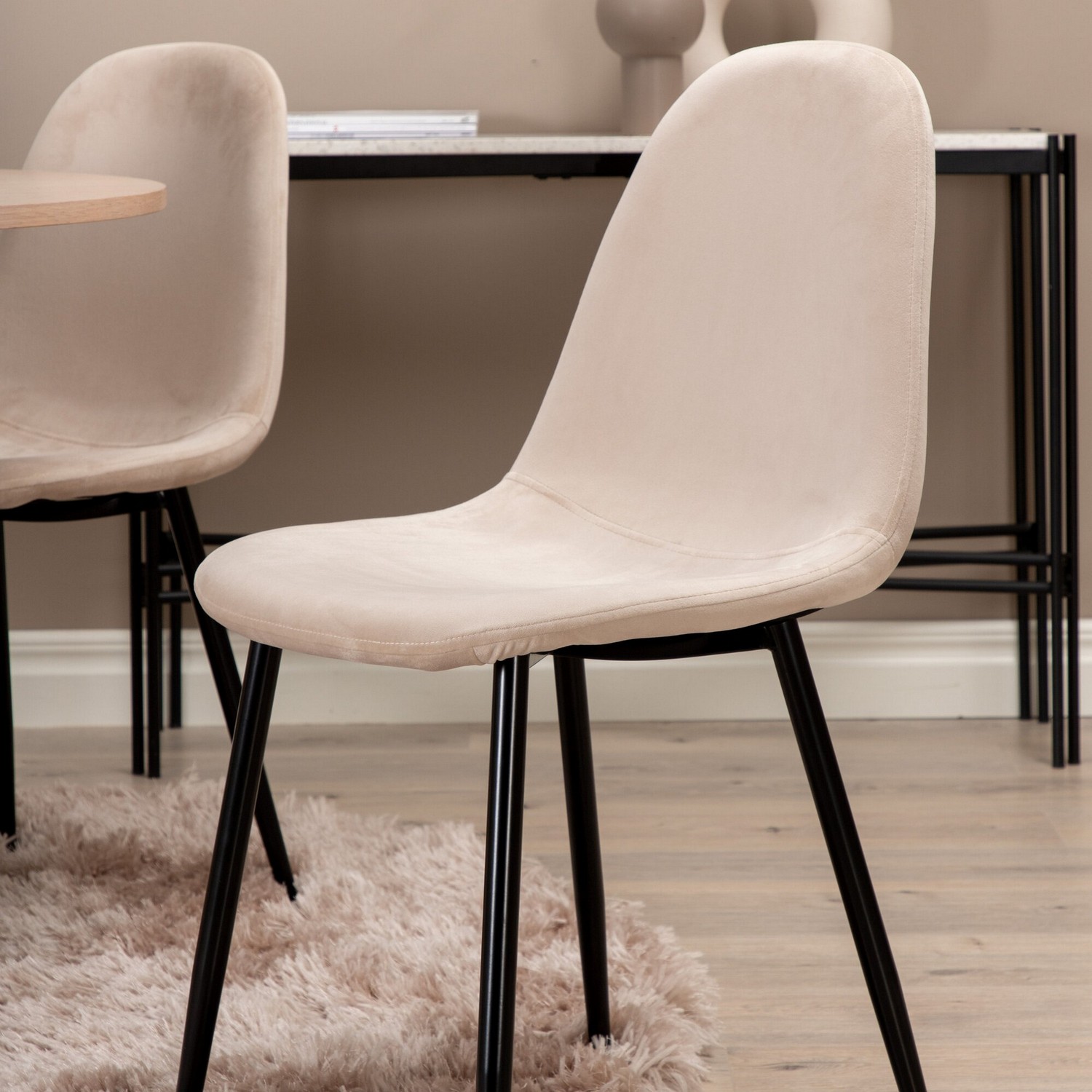 Matgrupp Venture Home Bianca Rund Benvit med 4 Pobbie Stolar