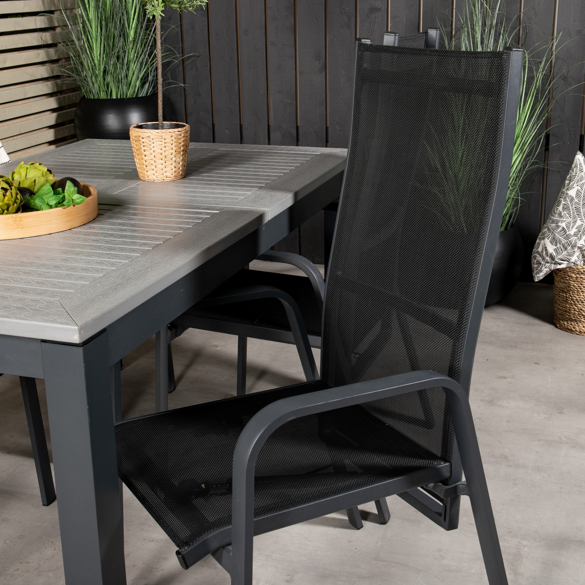 Albany Dining Table 160/240*100 - Svart Alu / Grey Aintwood+ Svart/Grå