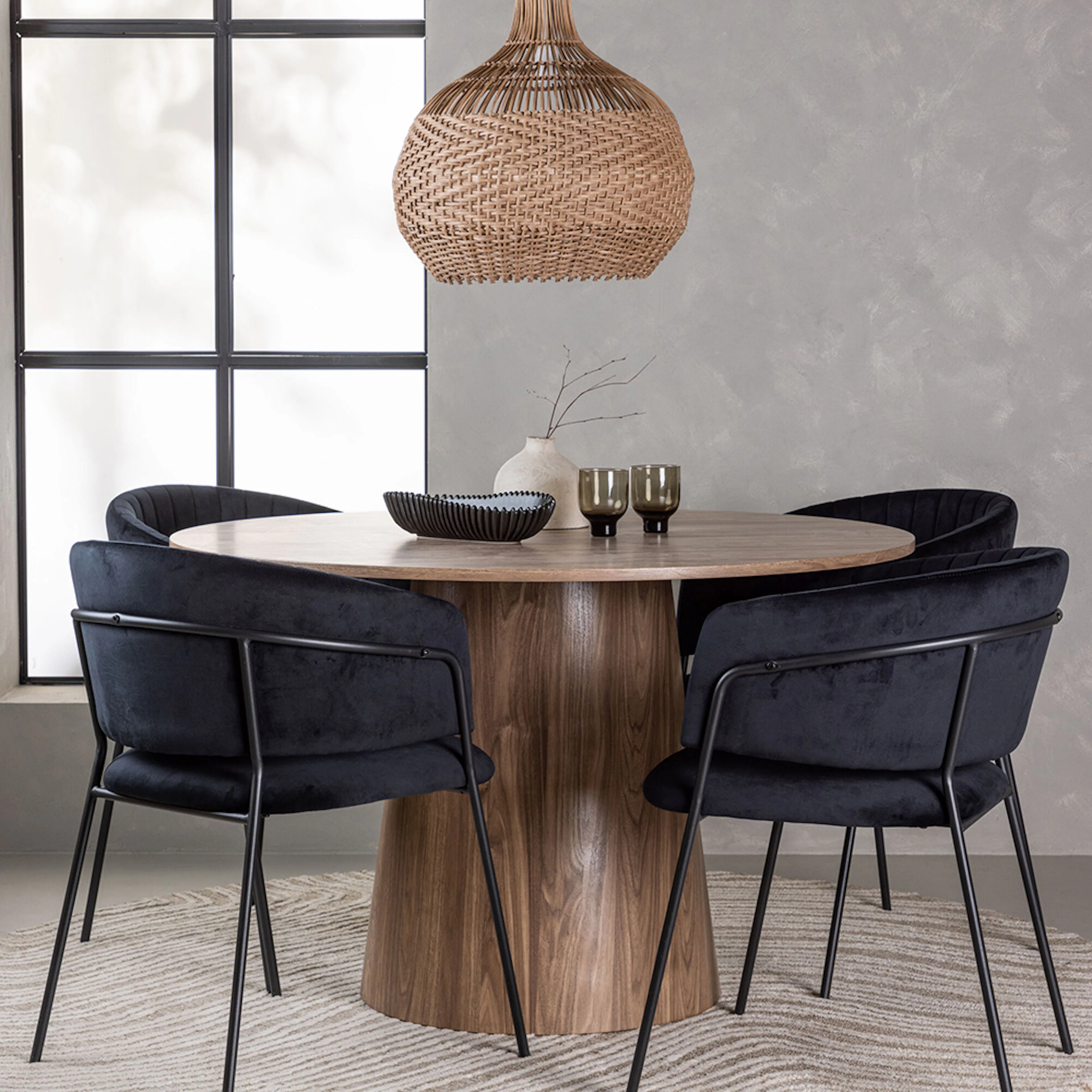 Matgrupp Venture Home Lanzo med 4 Selma Stolar