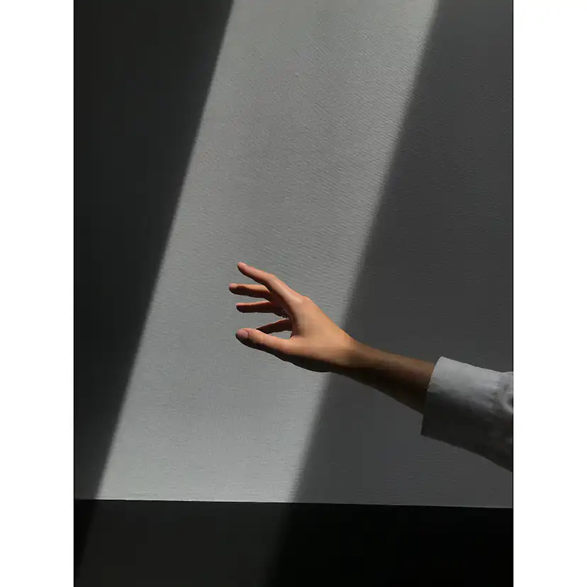 Posters Venture Home Reaching Hand Grå