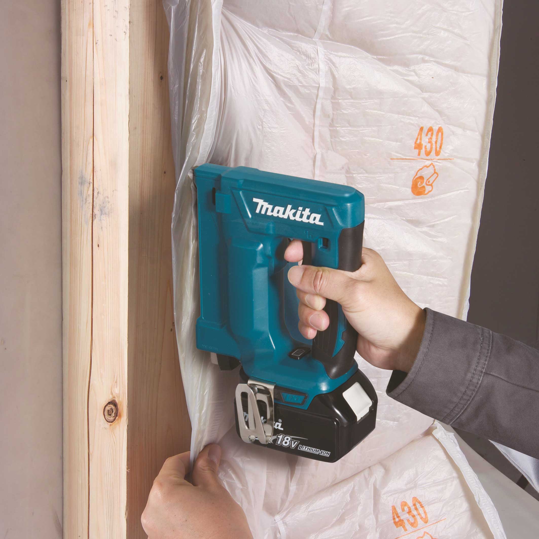 Klammerpistol Makita LXT DST112Z 18V utan Batteri