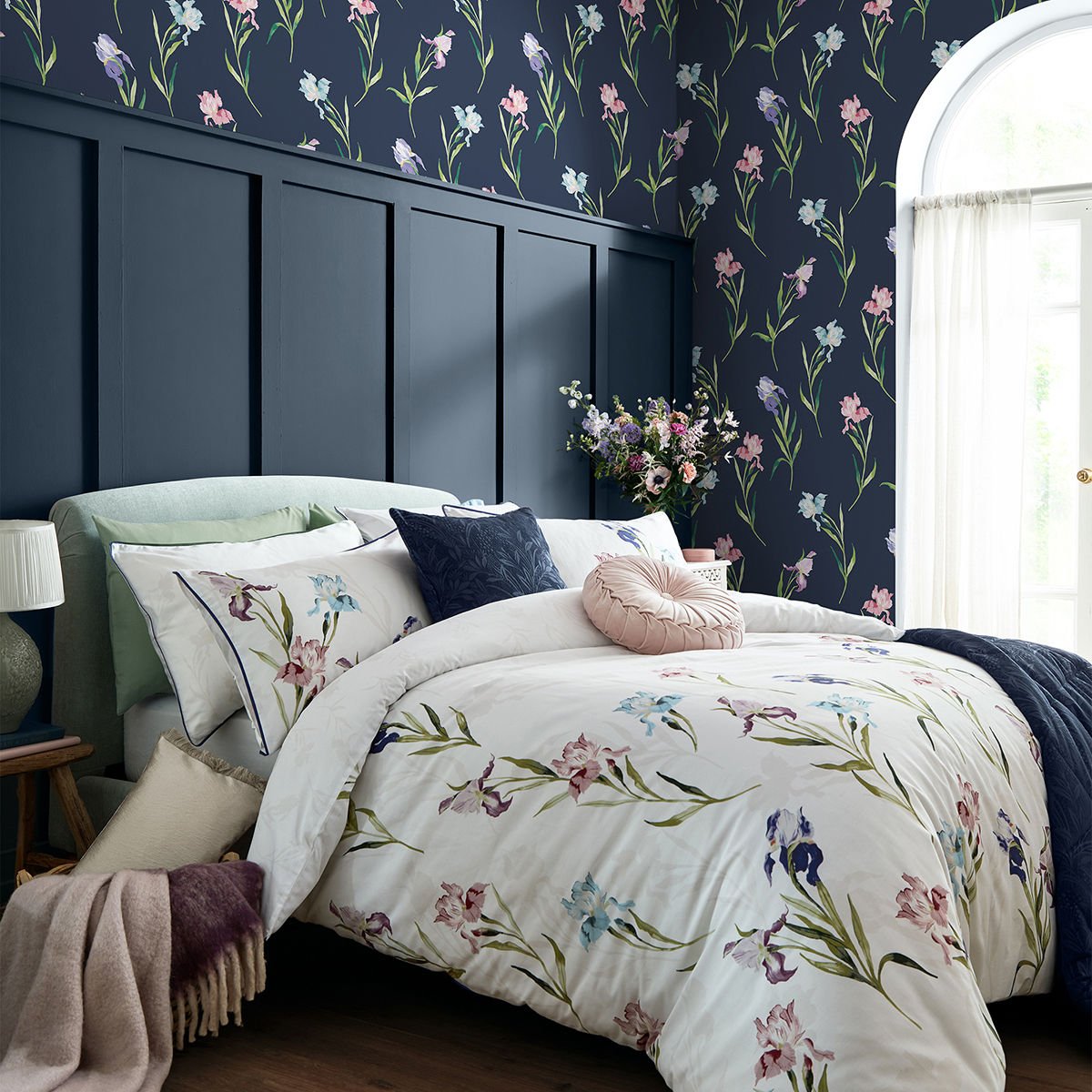 Tapet Laura Ashley Hawling Irises Blå