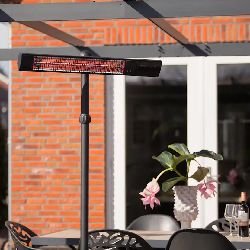 Infravärmare SunRed RD-DARK-25S Terrassvärmare, Stående Design i Svart, 2500 W