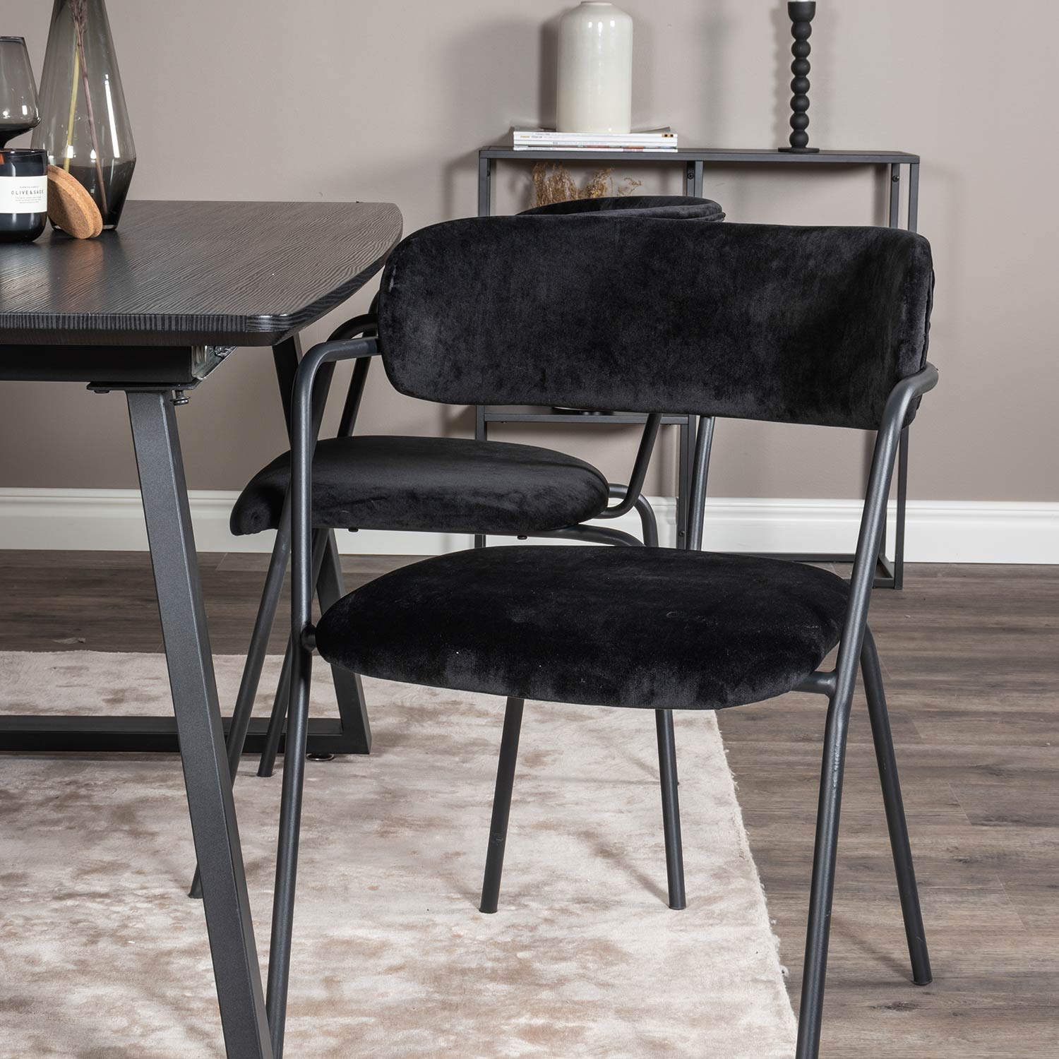 Inca Extentiontable-Black top/Arrow armchair-Black Velvet_4 Svart/Svart