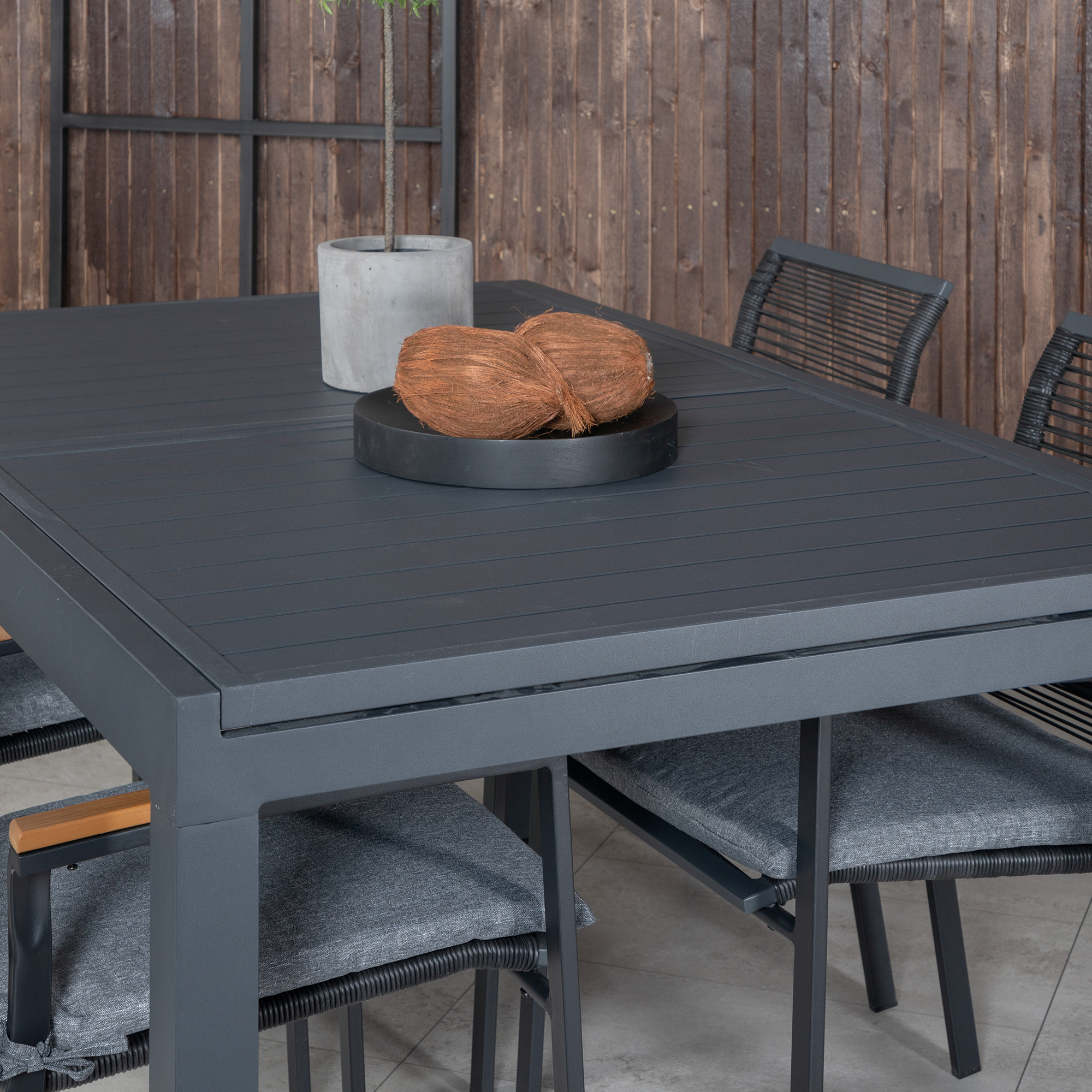 Matgrupp Venture Home Marbella med Deni Stolar