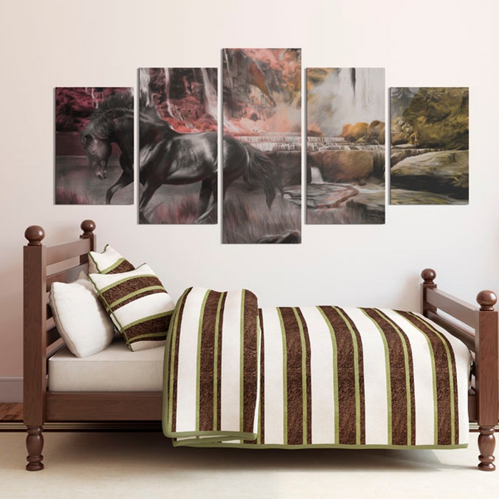 Tavla Arkiio Black Horse On Crimson Sky Background