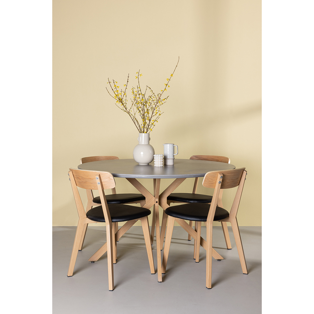 Matgrupp Venture Home Piazza Ø120 cm med 4st Sanjos Matstolar