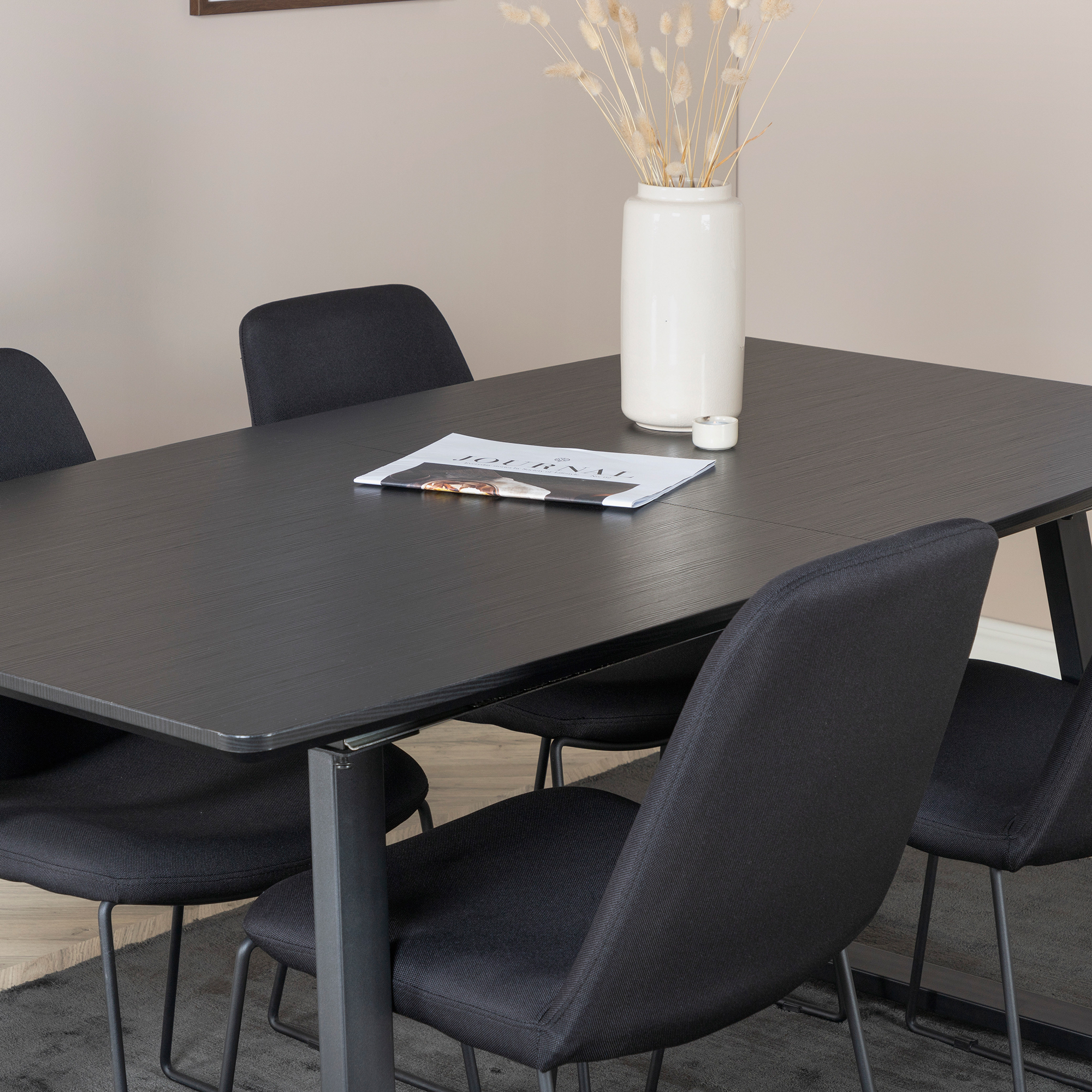 Matgrupp Venture Home Ina med 4 Muscot Stolar