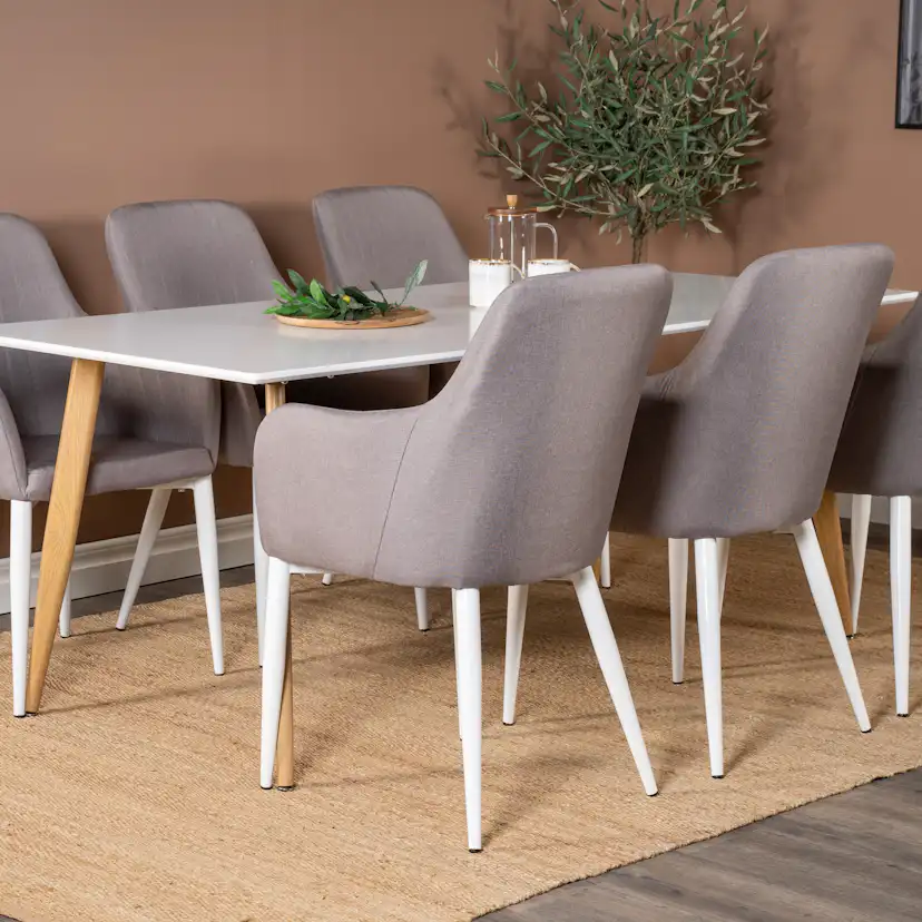 Matgrupp Venture Home Pobbie med 6 Corina Stolar