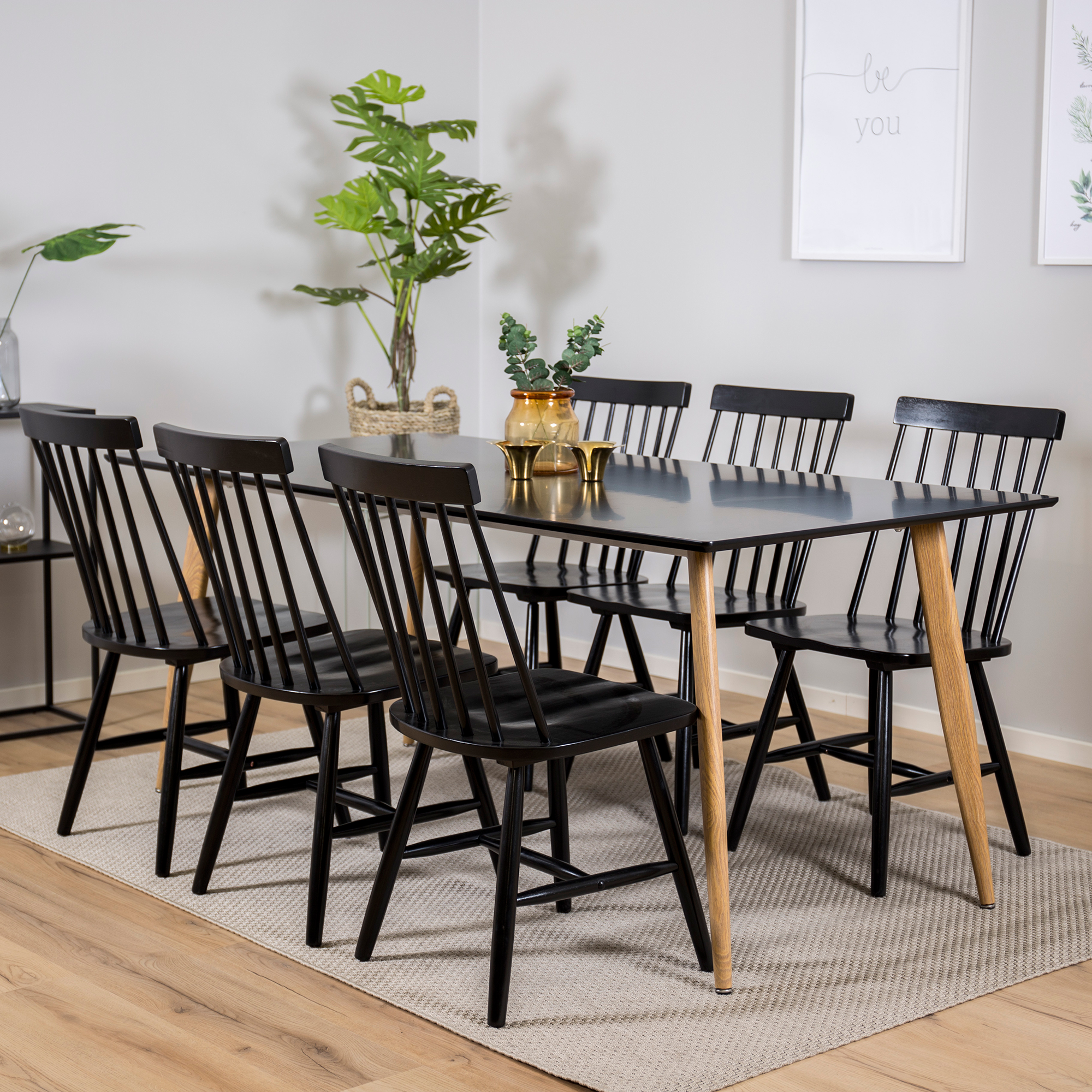 Matgrupp Venture Home Pobbie med Lena Stolar