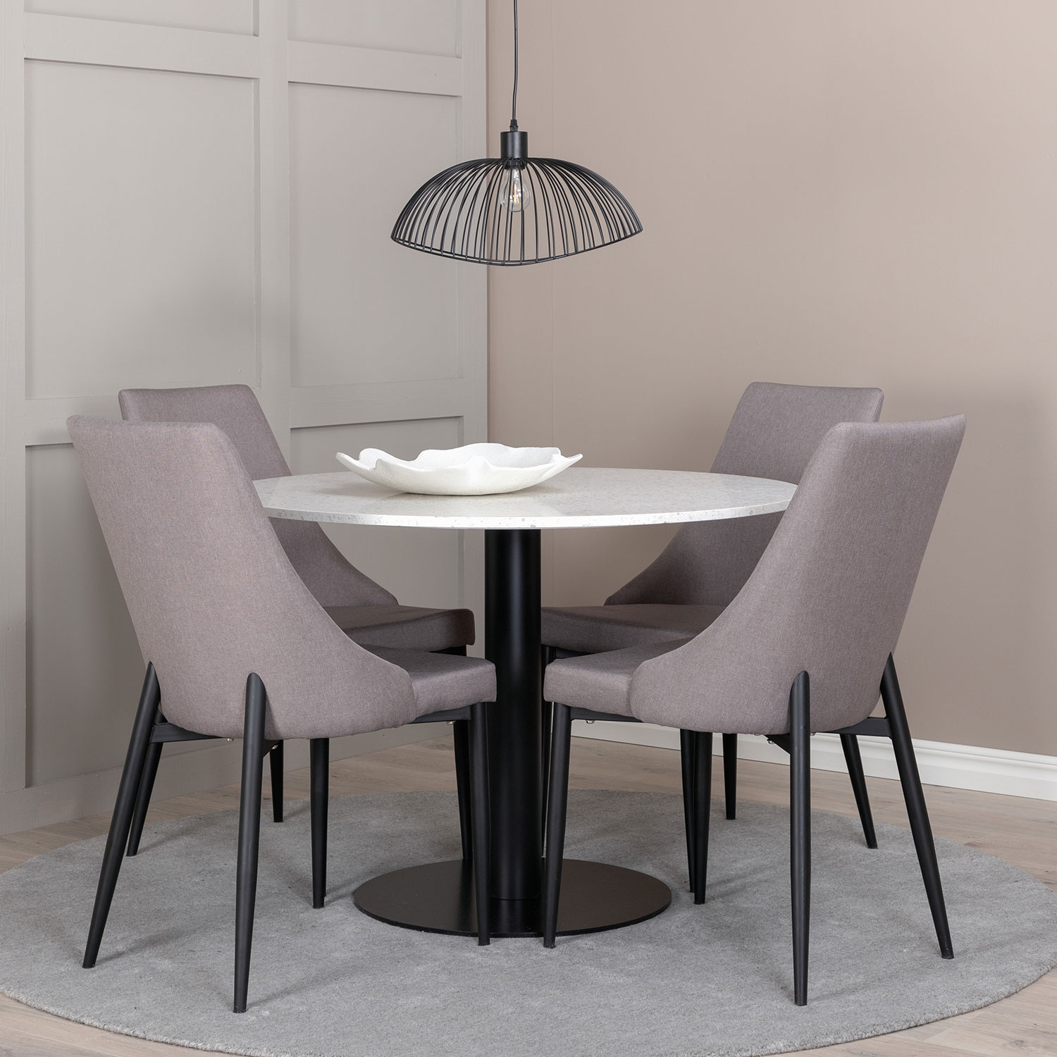 Matgrupp Venture Home Razzia med 4 Leone stolar