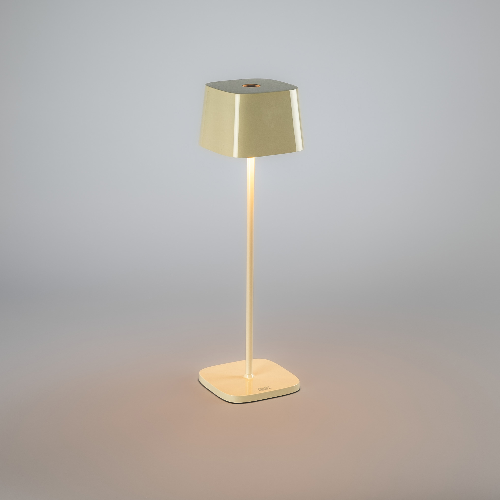 Portabel Lampa Gnosjö Konstsmide Capri Bordslampa USBxGräddvit