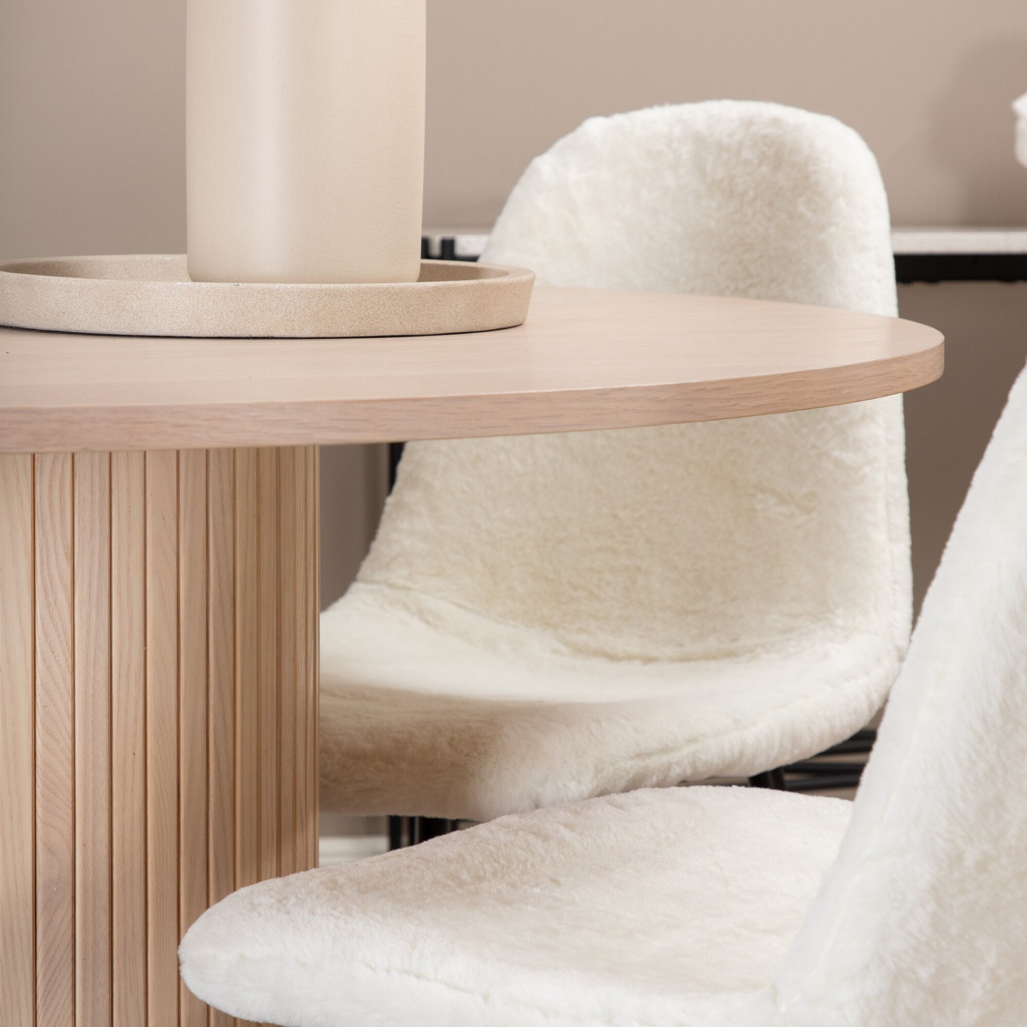Matgrupp Venture Home Bianca Rund med 4 Pobbie Stolar