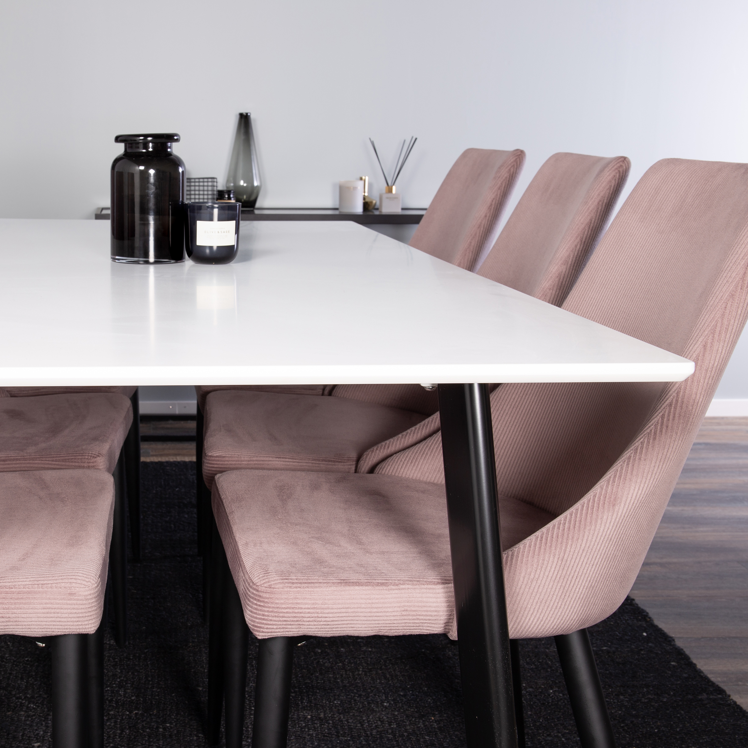 Matgrupp Venture Home Pobbie med 6 Laura Stolar Svarta Ben