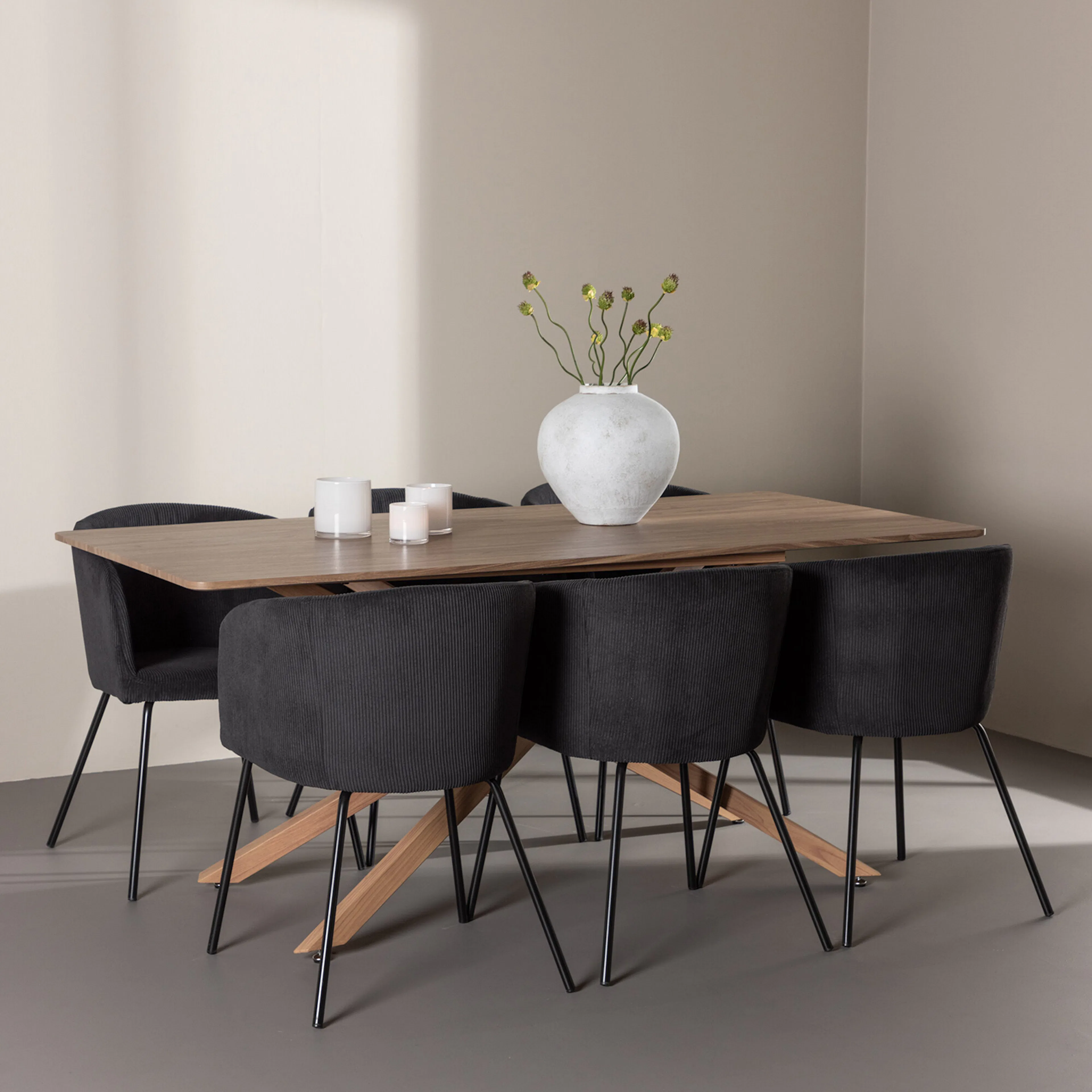 Matgrupp Venture Home Piazza 180 med 6 st Berit Stolar