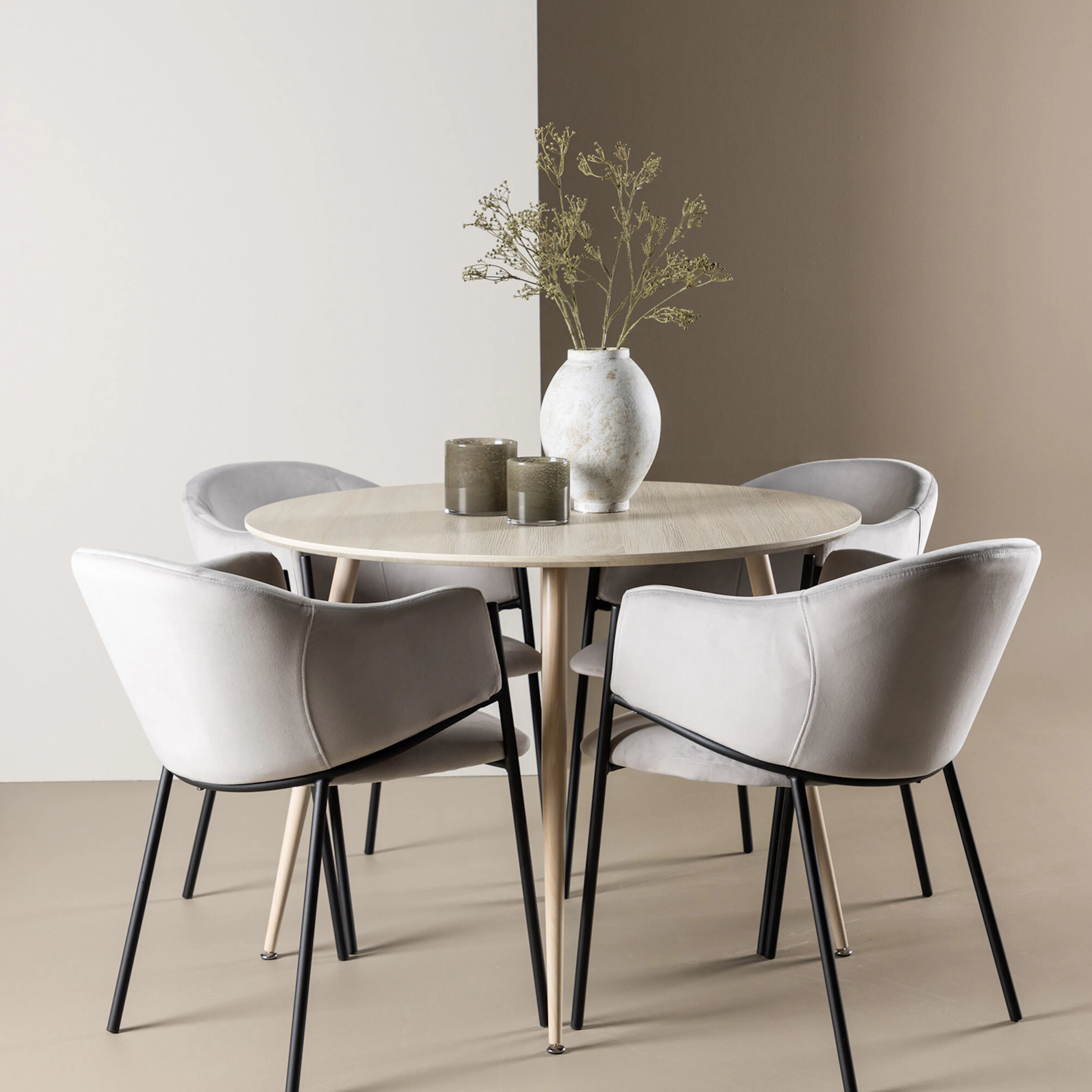 Plaza Dining Table with Evelina Dining Chair Vittvätt/Grå