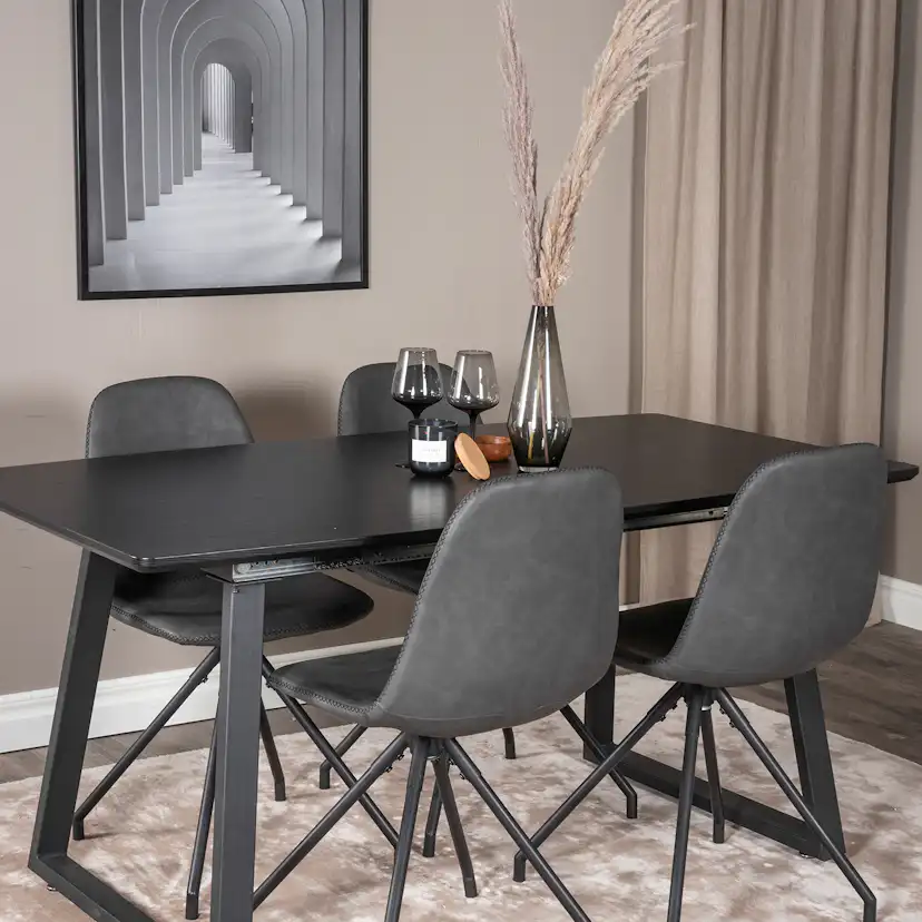 Matgrupp Venture Home Ina med 4 Pobbie Stolar Konstläder